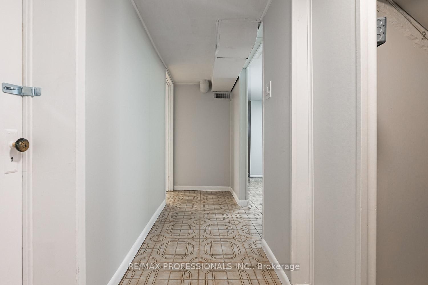 Photo 24 of 11 Stock Avenue, Etobicoke, Islington-City Centre West — HOMEH
