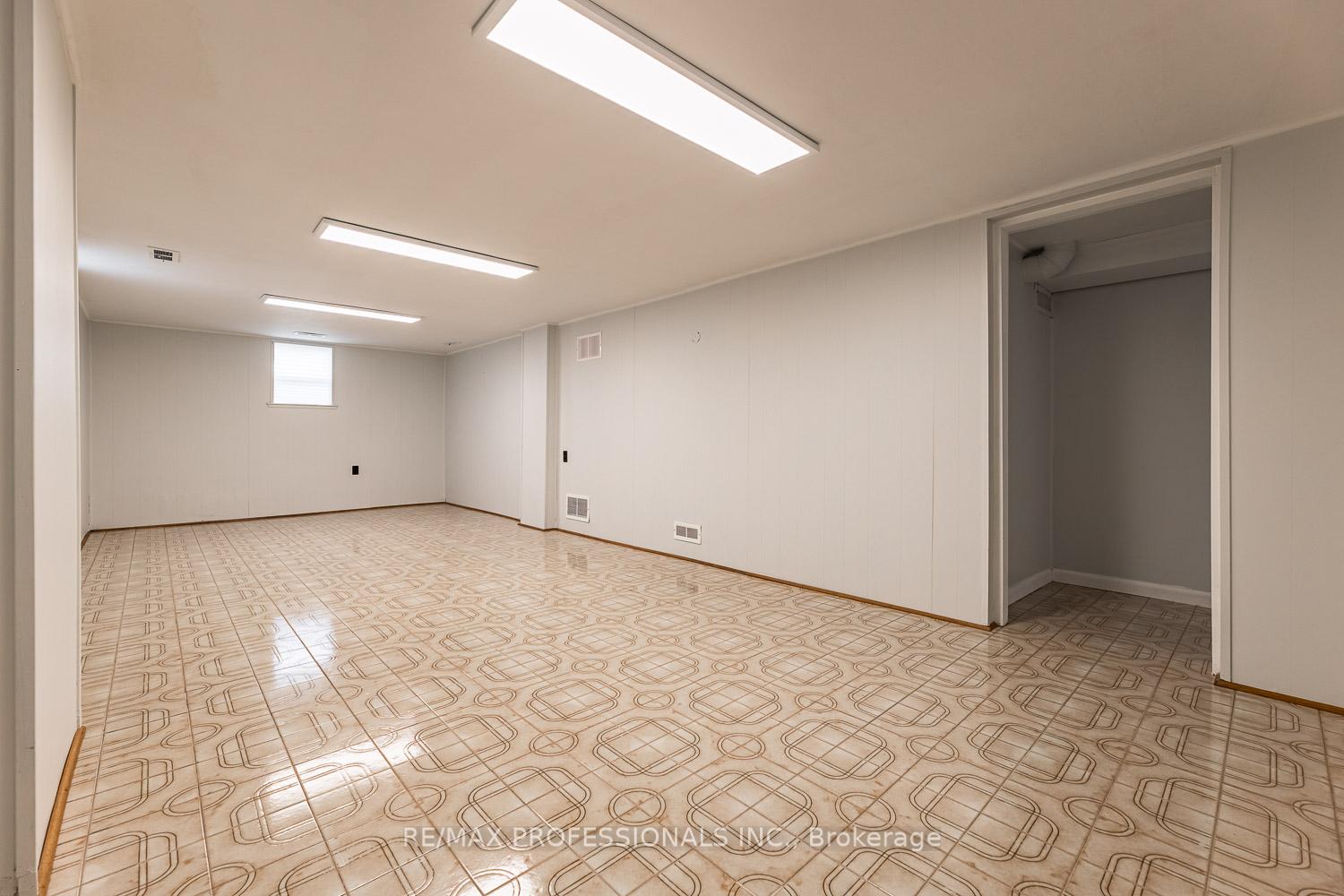 Photo 25 of 11 Stock Avenue, Etobicoke, Islington-City Centre West — HOMEH