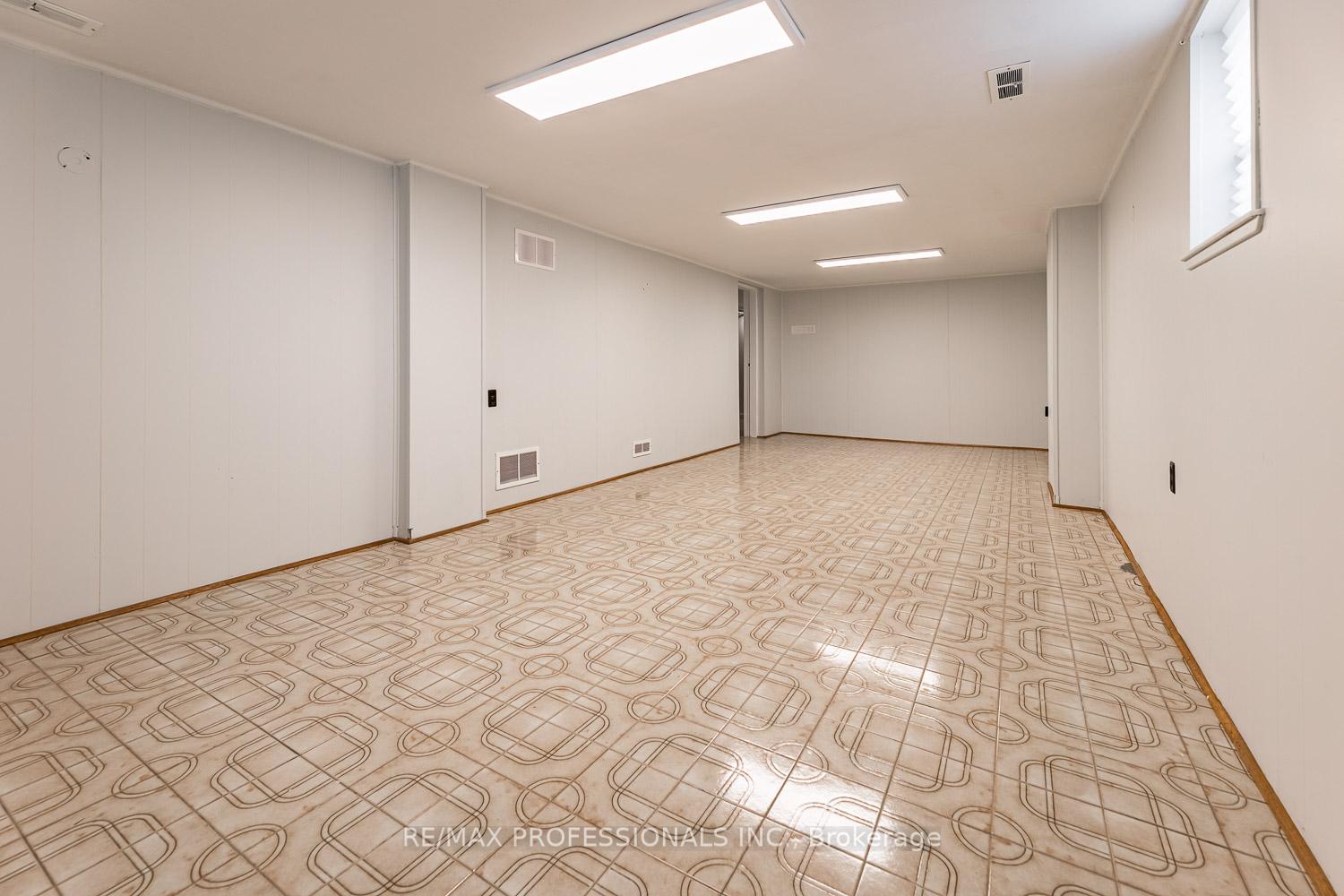 Photo 26 of 11 Stock Avenue, Etobicoke, Islington-City Centre West — HOMEH