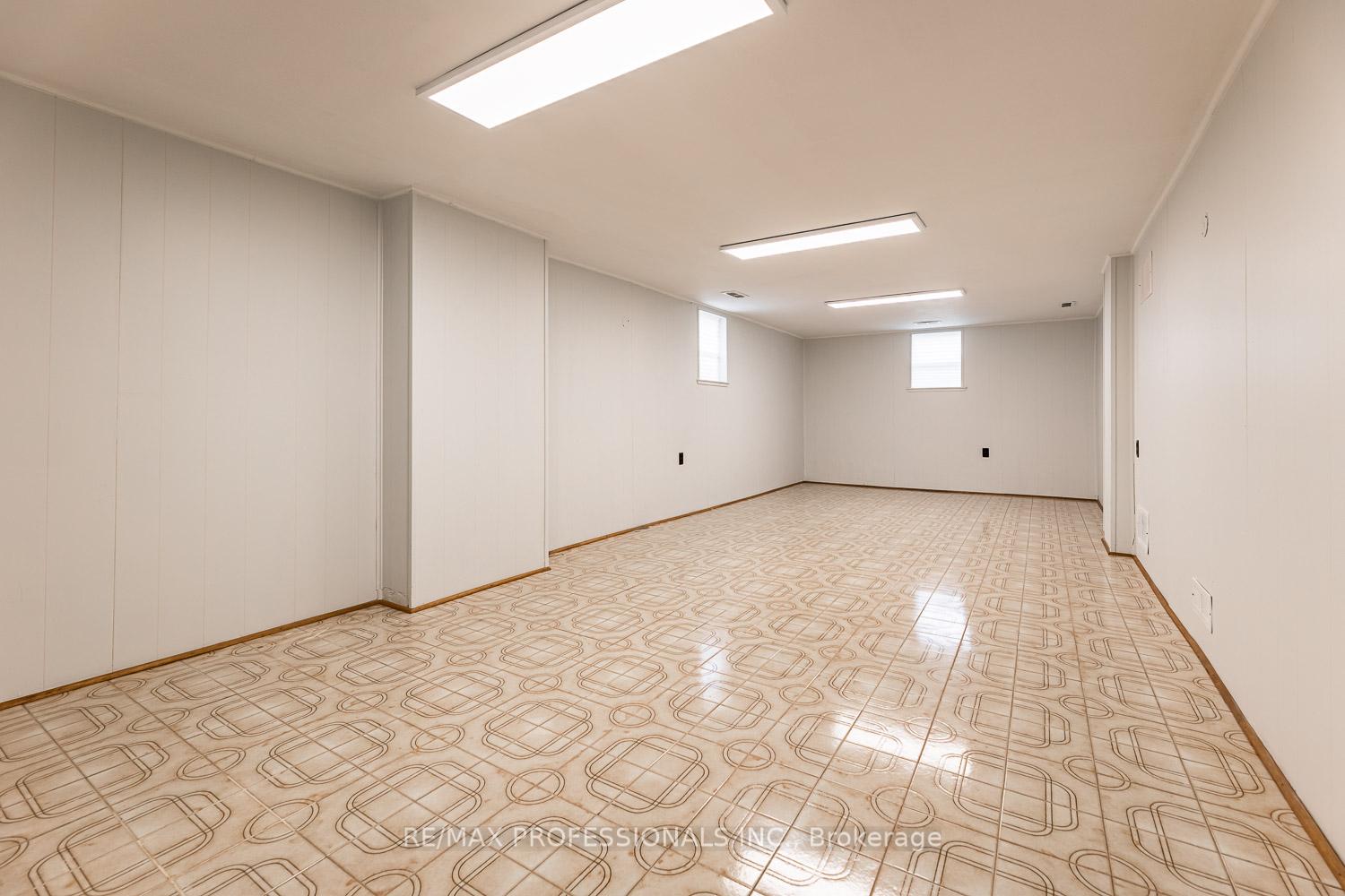 Photo 27 of 11 Stock Avenue, Etobicoke, Islington-City Centre West — HOMEH