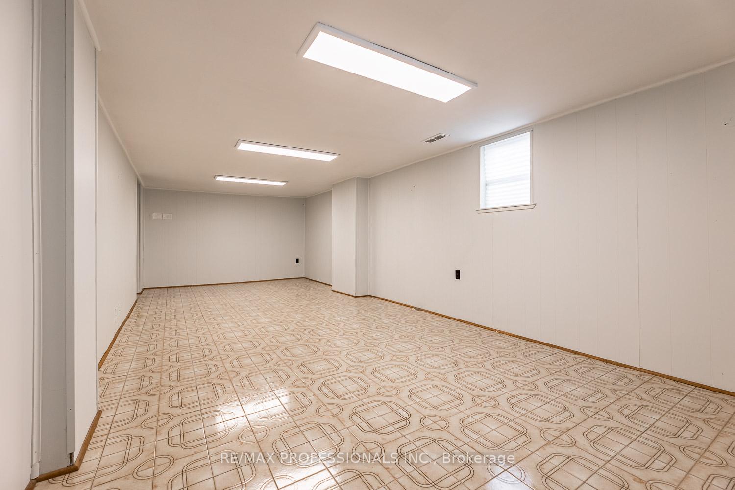 Photo 29 of 11 Stock Avenue, Etobicoke, Islington-City Centre West — HOMEH