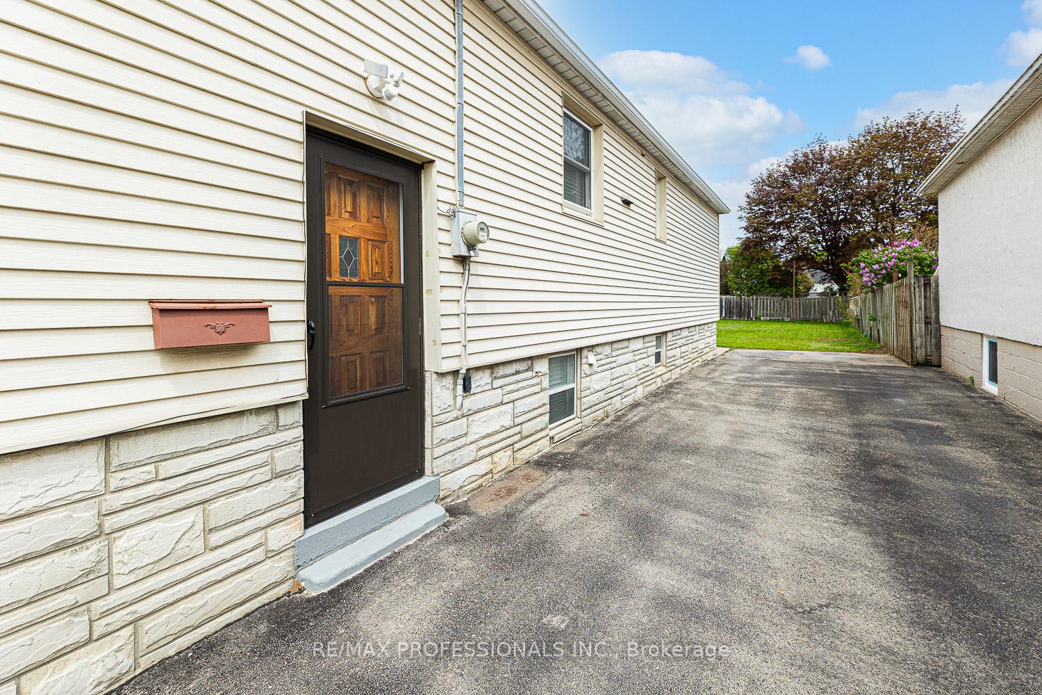Photo 35 of 11 Stock Avenue, Etobicoke, Islington-City Centre West — HOMEH