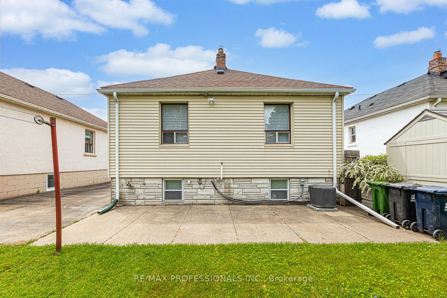 Photo 36 of 11 Stock Avenue, Etobicoke, Islington-City Centre West — HOMEH