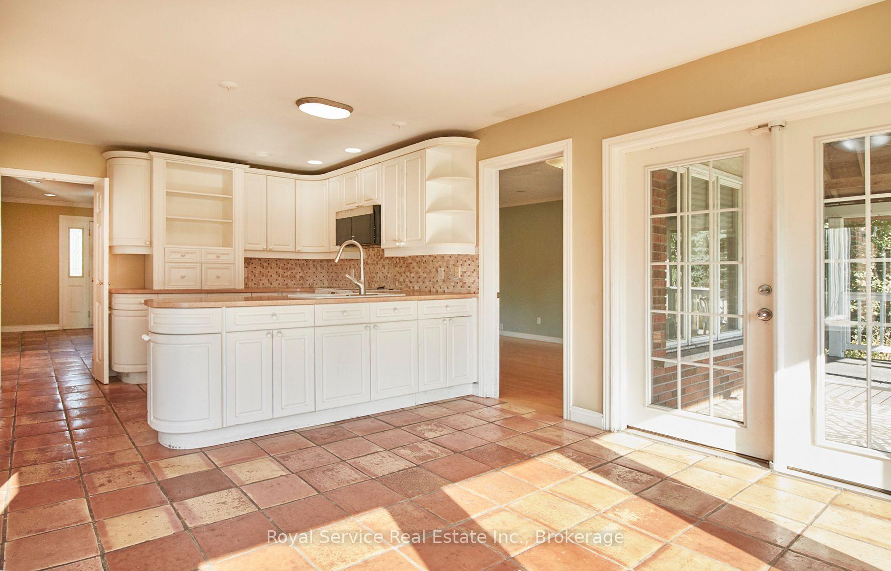 Photo 10 of 650 Lake Ridge Road, Ajax, South East — HOMEH