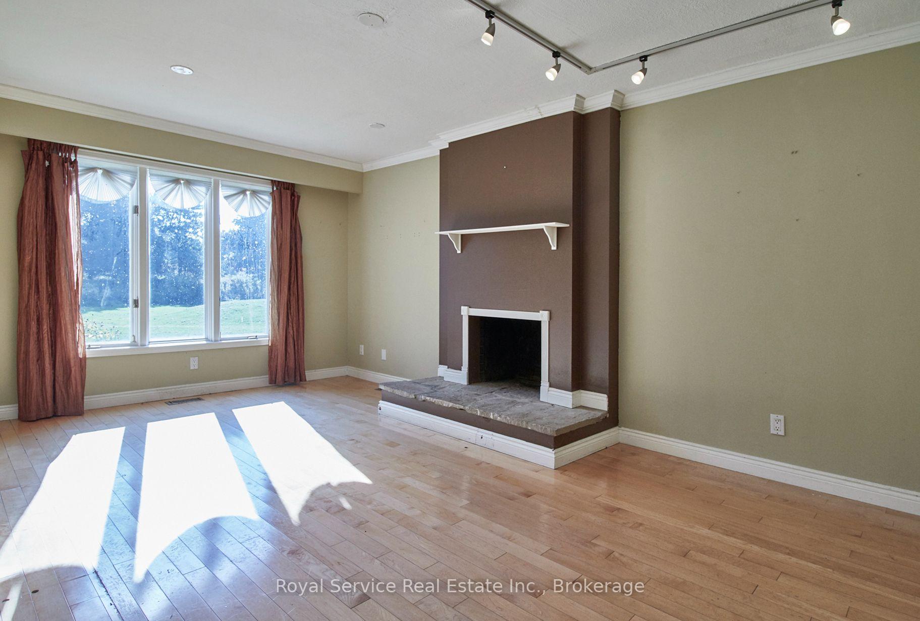 Photo 12 of 650 Lake Ridge Road, Ajax, South East — HOMEH