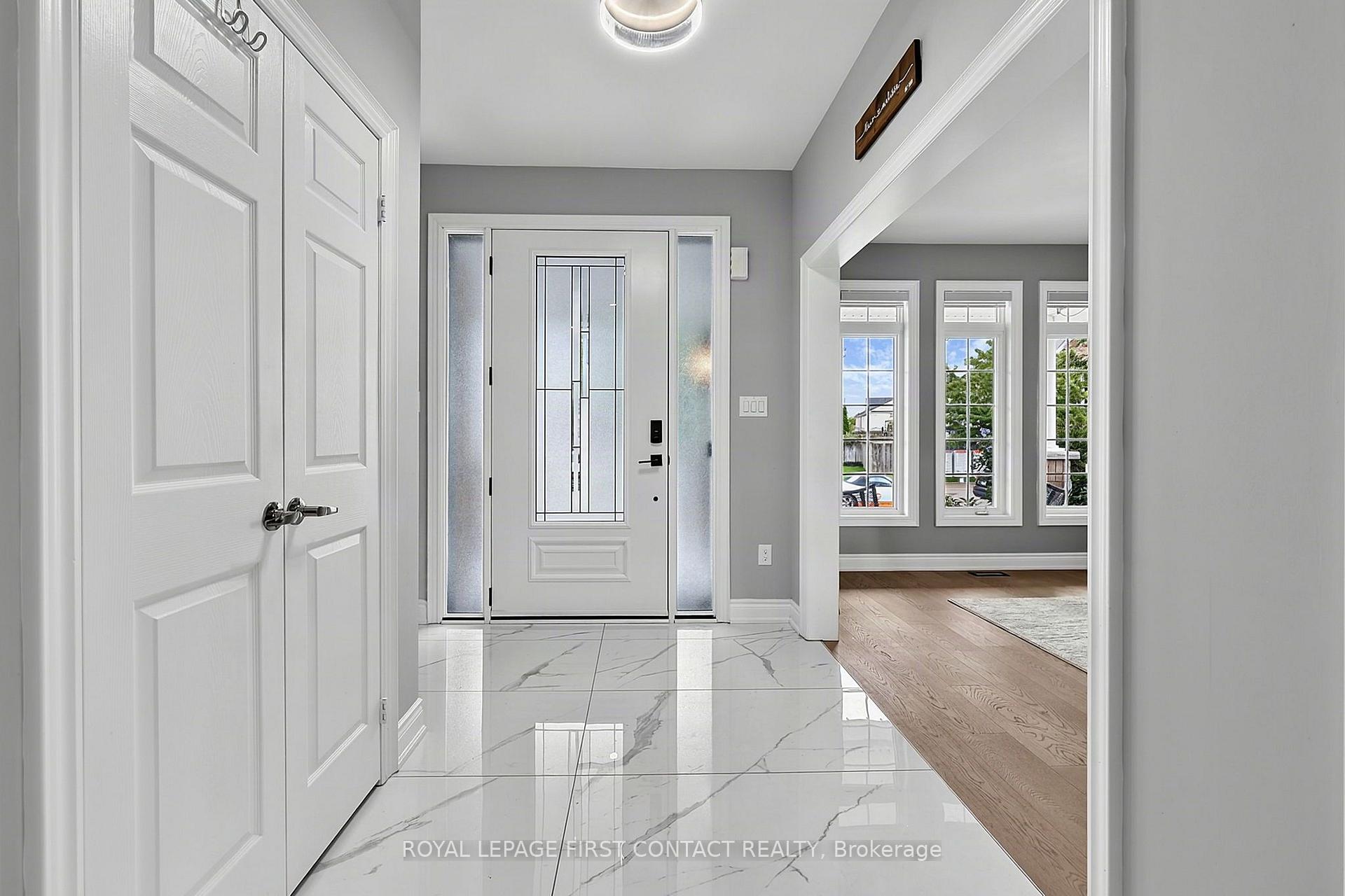 Photo 5 of 36 Regalia Way, Barrie, Innis-Shore — HOMEH