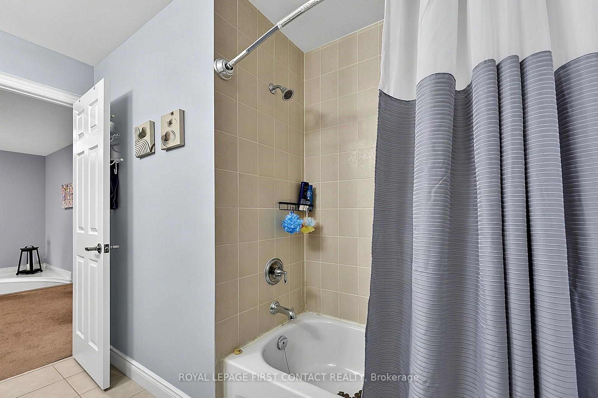 Photo 35 of 36 Regalia Way, Barrie, Innis-Shore — HOMEH
