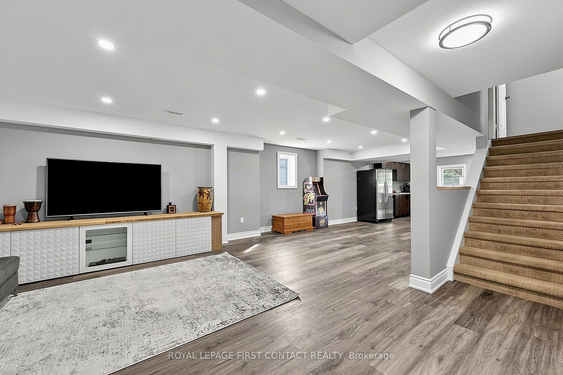 Photo 37 of 36 Regalia Way, Barrie, Innis-Shore — HOMEH