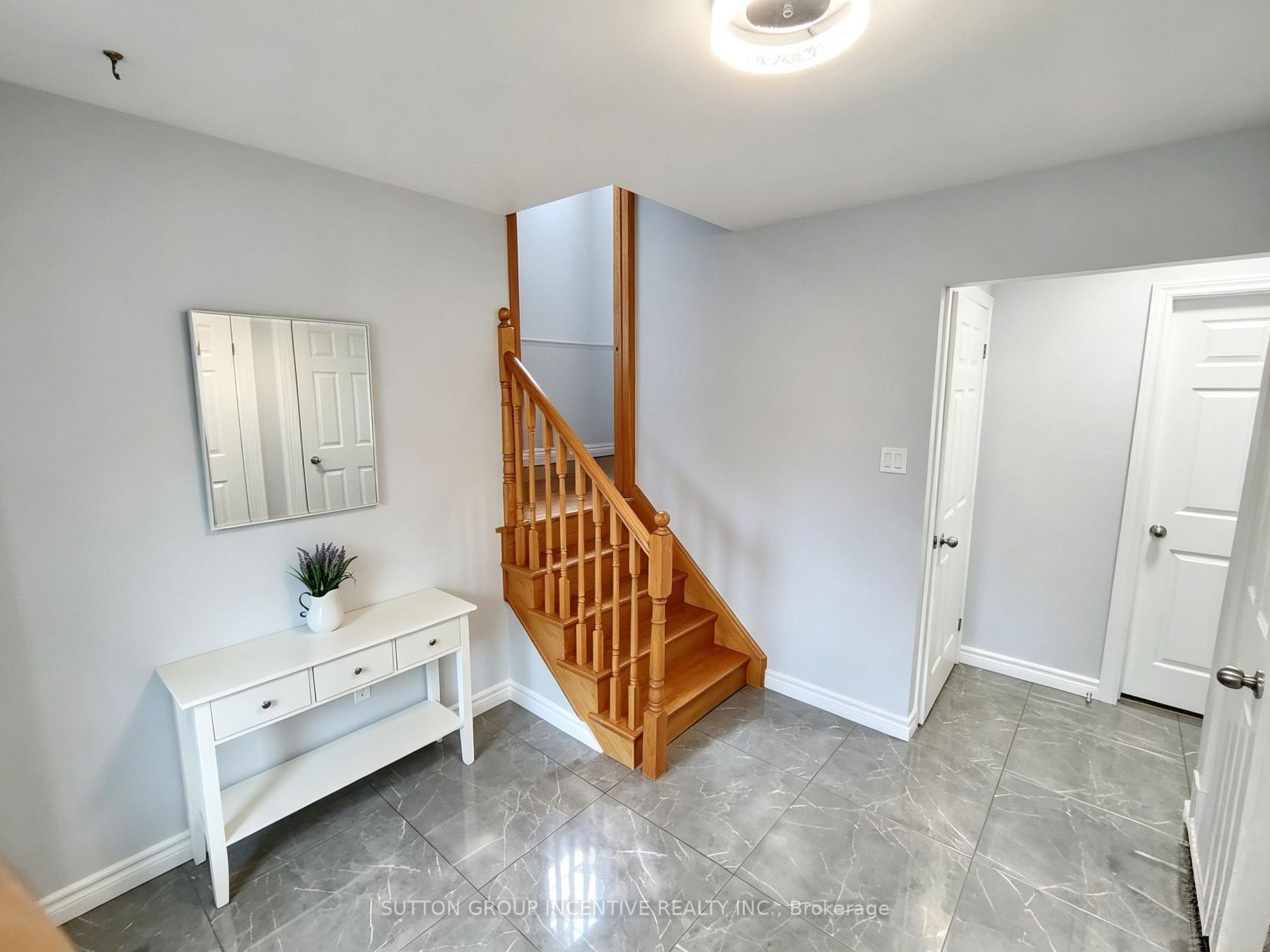 Photo 3 of 110 College Crescent, Barrie, Grove East — HOMEH