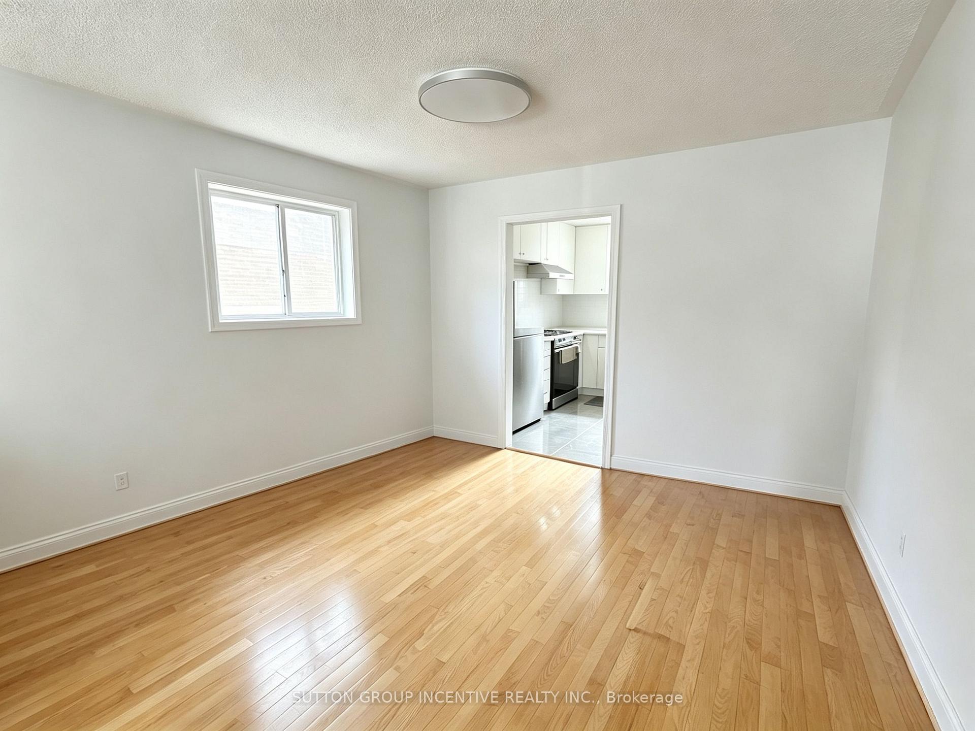 Photo 6 of 110 College Crescent, Barrie, Grove East — HOMEH