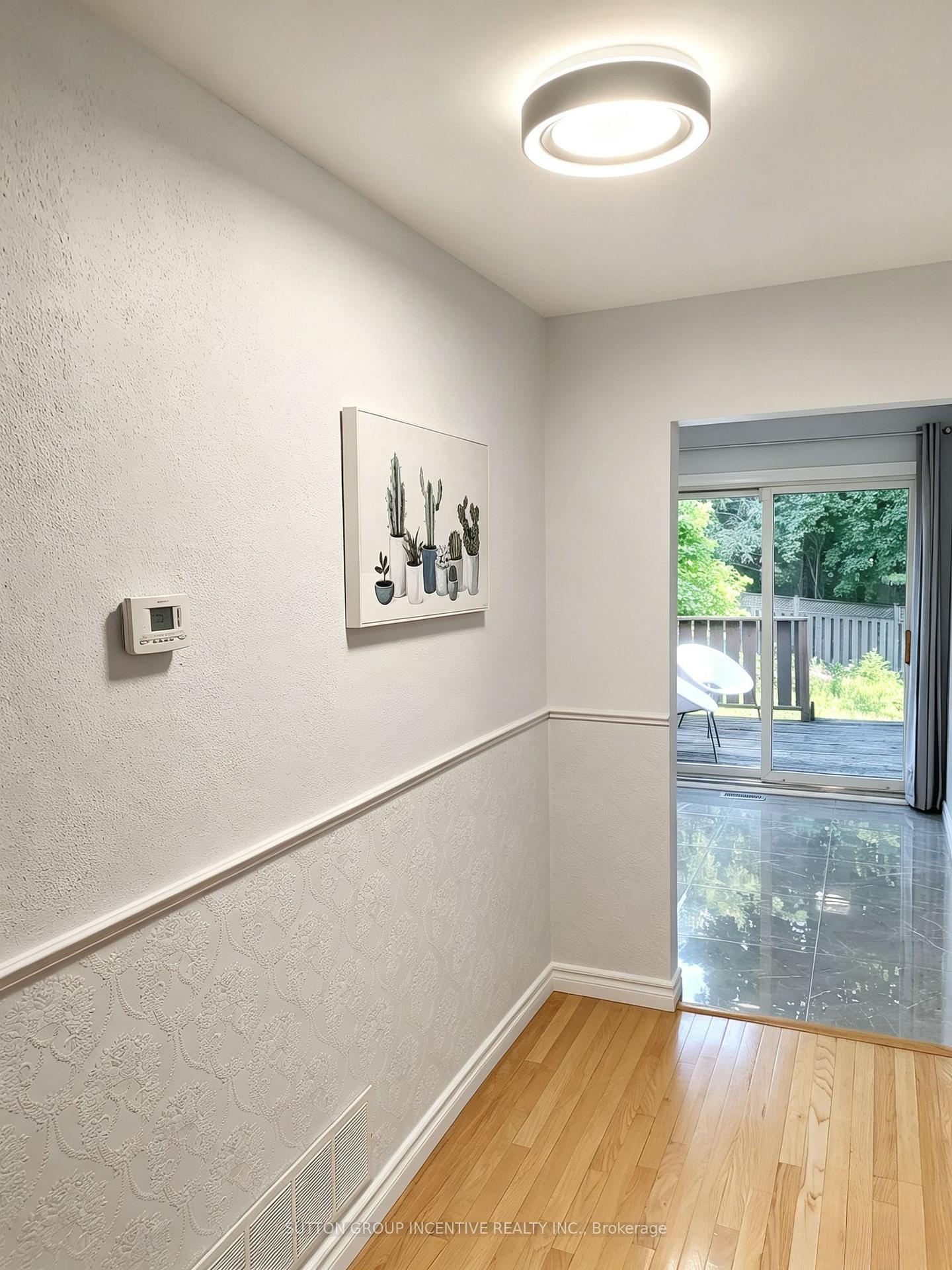 Photo 8 of 110 College Crescent, Barrie, Grove East — HOMEH