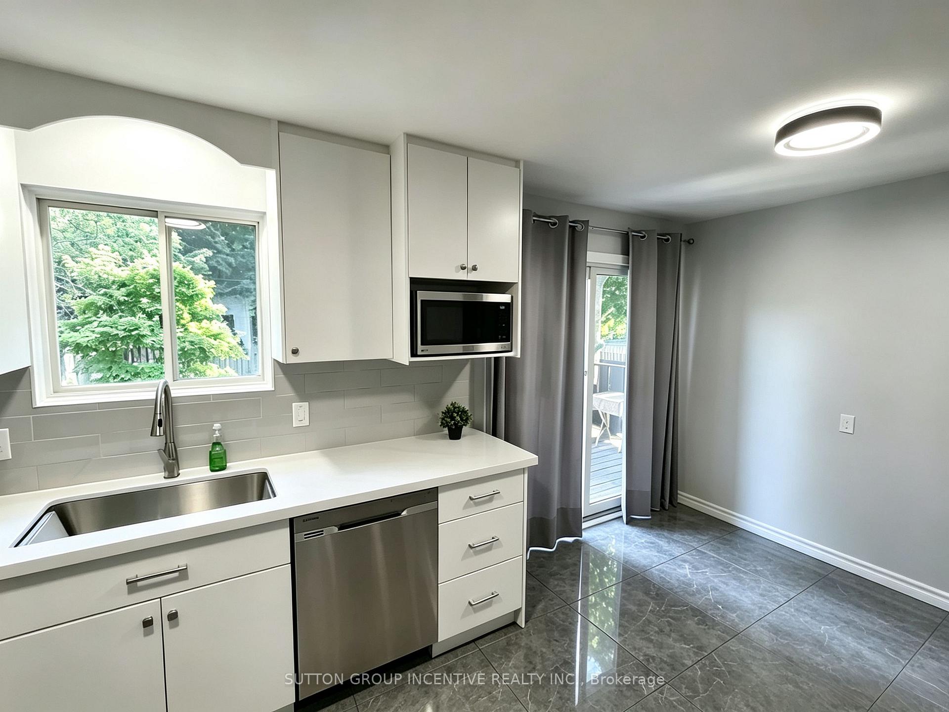 Photo 10 of 110 College Crescent, Barrie, Grove East — HOMEH