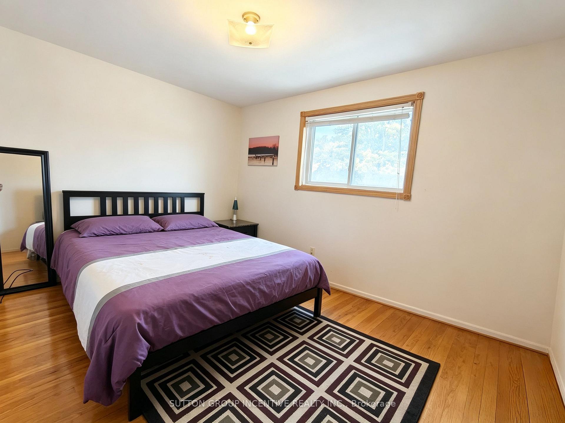 Photo 17 of 110 College Crescent, Barrie, Grove East — HOMEH