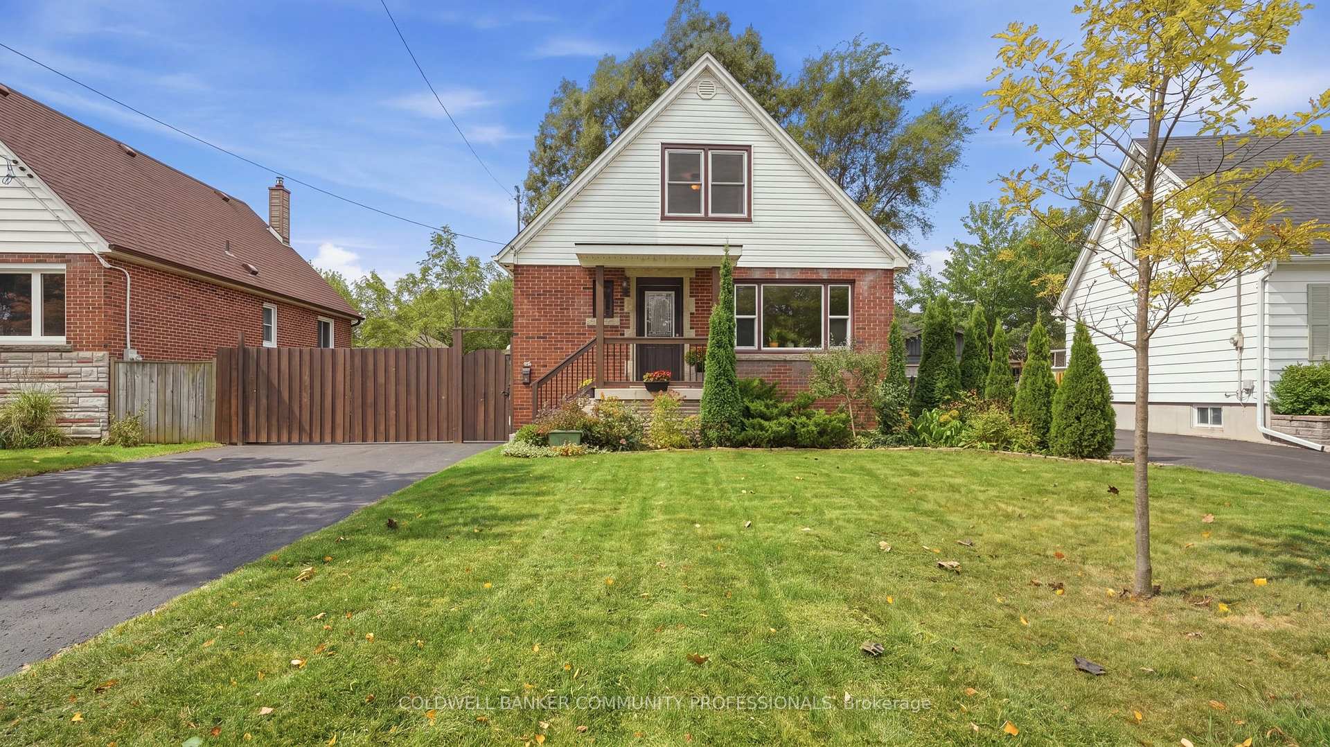 Photo 1 of 42 Delevan Crescent, Hamilton, Hill Park — HOMEH