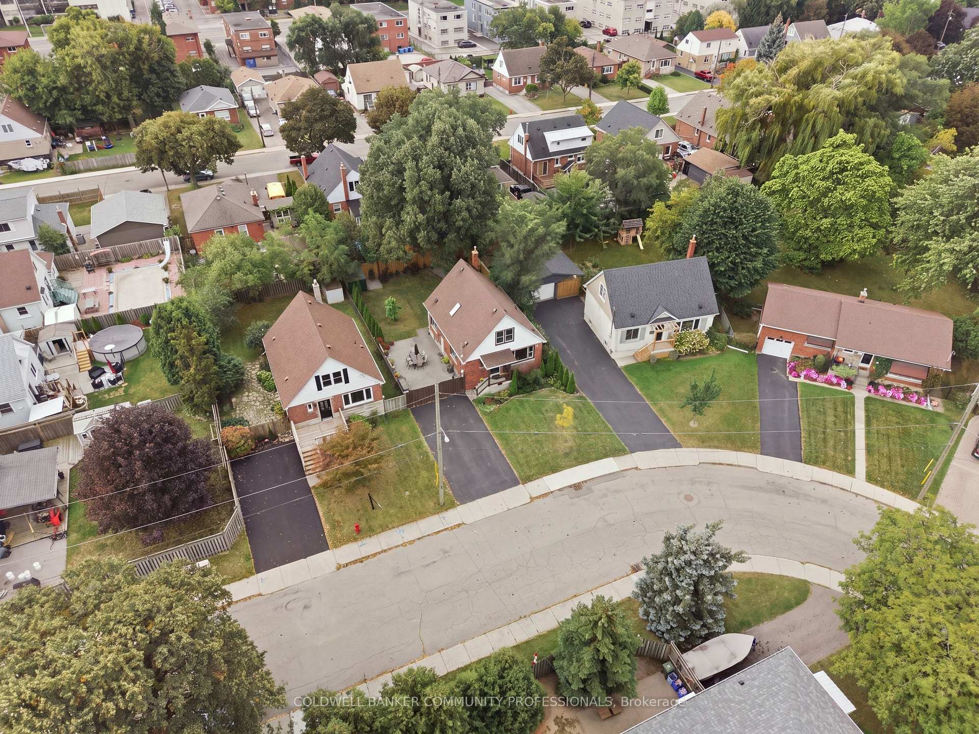 Photo 4 of 42 Delevan Crescent, Hamilton, Hill Park — HOMEH