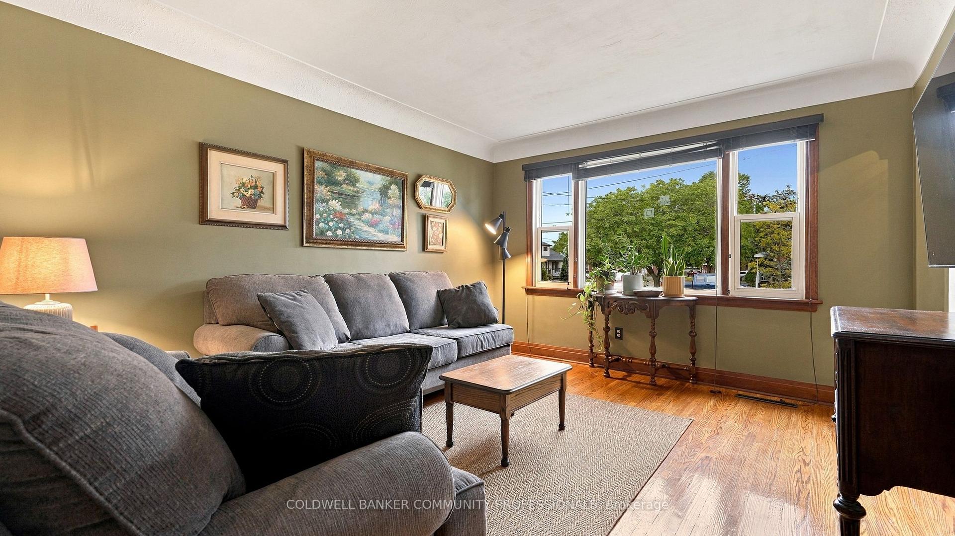 Photo 8 of 42 Delevan Crescent, Hamilton, Hill Park — HOMEH