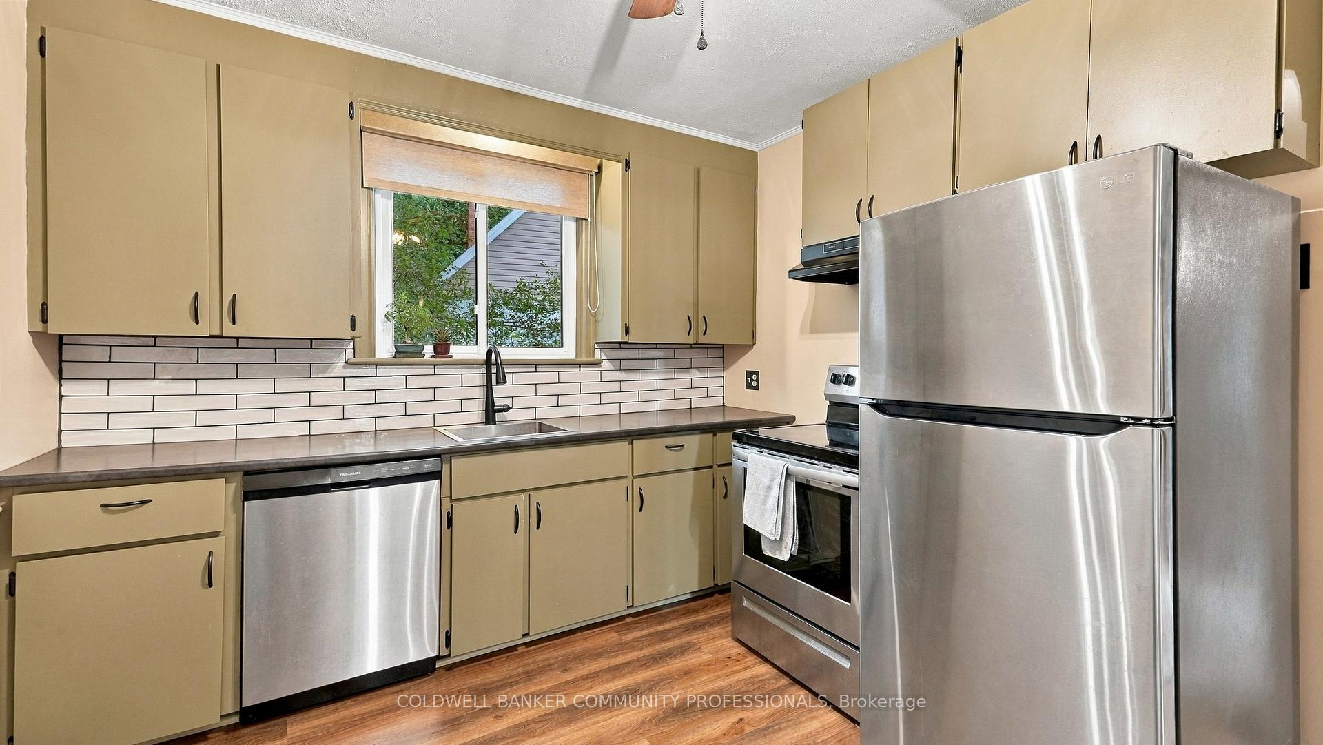 Photo 11 of 42 Delevan Crescent, Hamilton, Hill Park — HOMEH