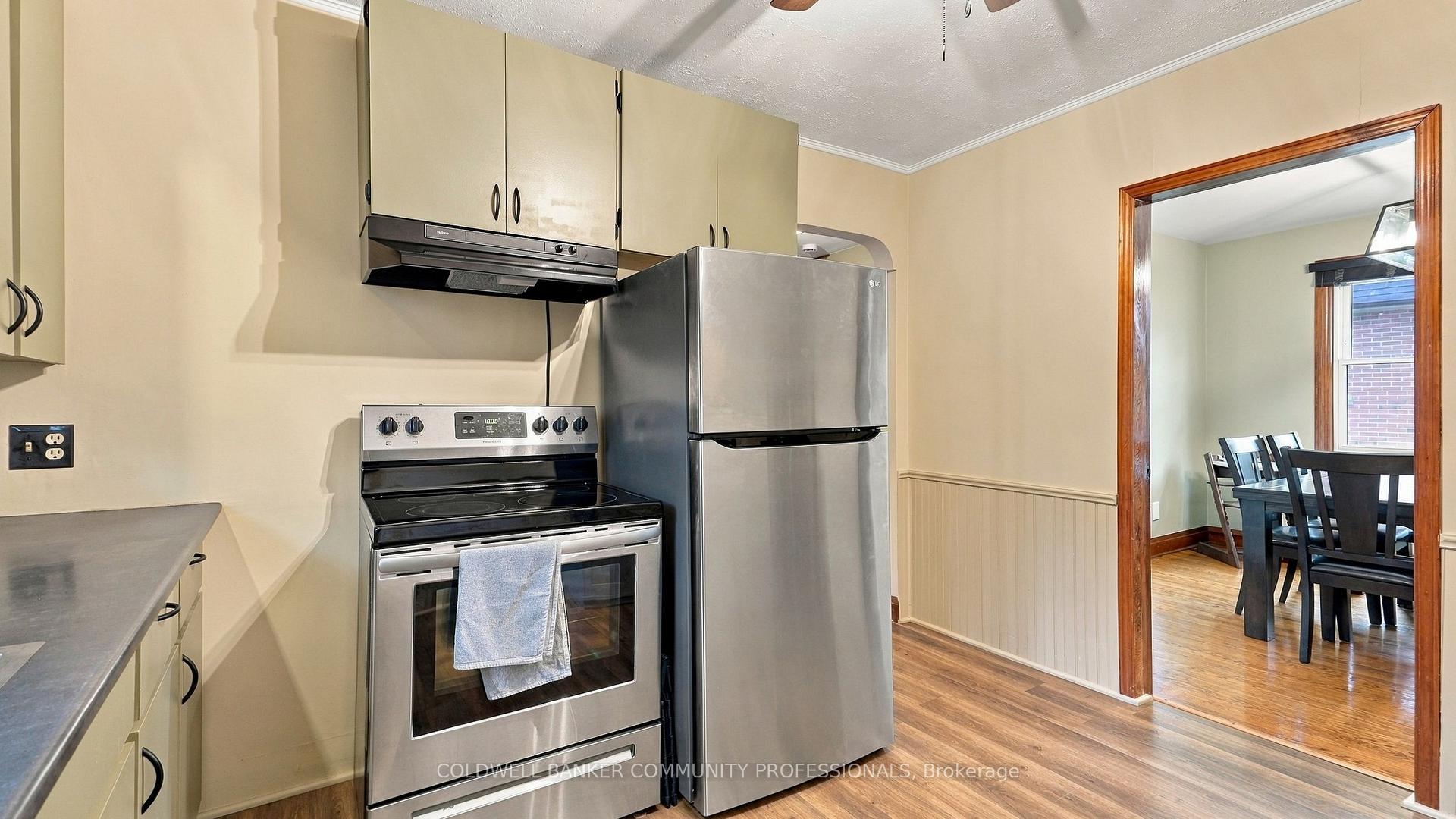 Photo 12 of 42 Delevan Crescent, Hamilton, Hill Park — HOMEH