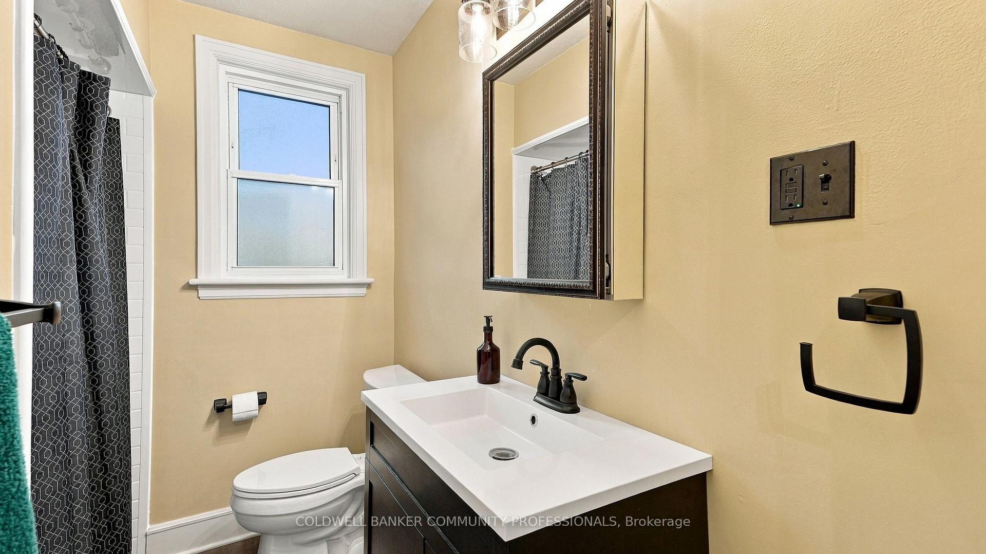 Photo 16 of 42 Delevan Crescent, Hamilton, Hill Park — HOMEH