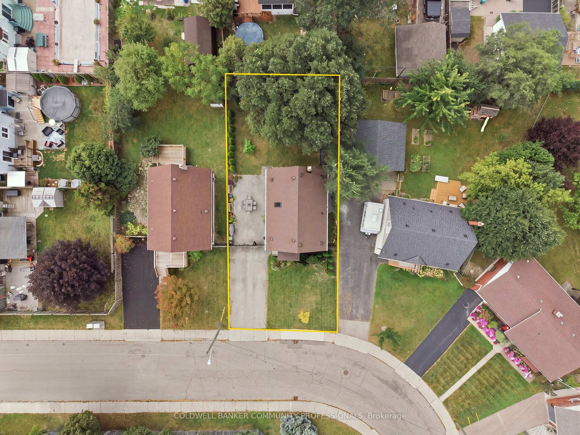 Photo 32 of 42 Delevan Crescent, Hamilton, Hill Park — HOMEH