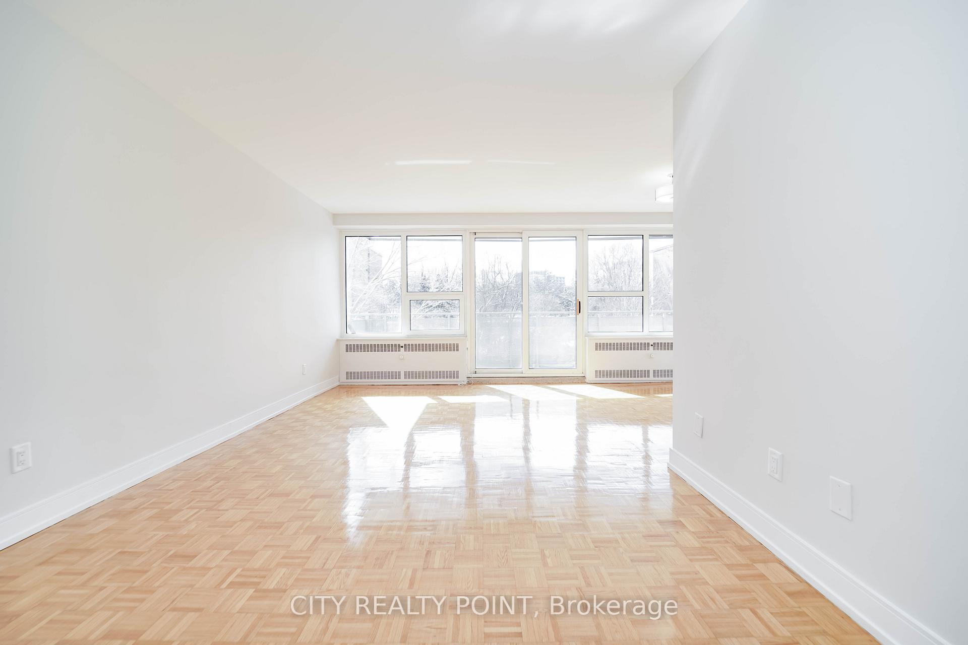 Photo 3 of Unit 507, 10 Shallmar Boulevard, Toronto, Forest Hill North — HOMEH