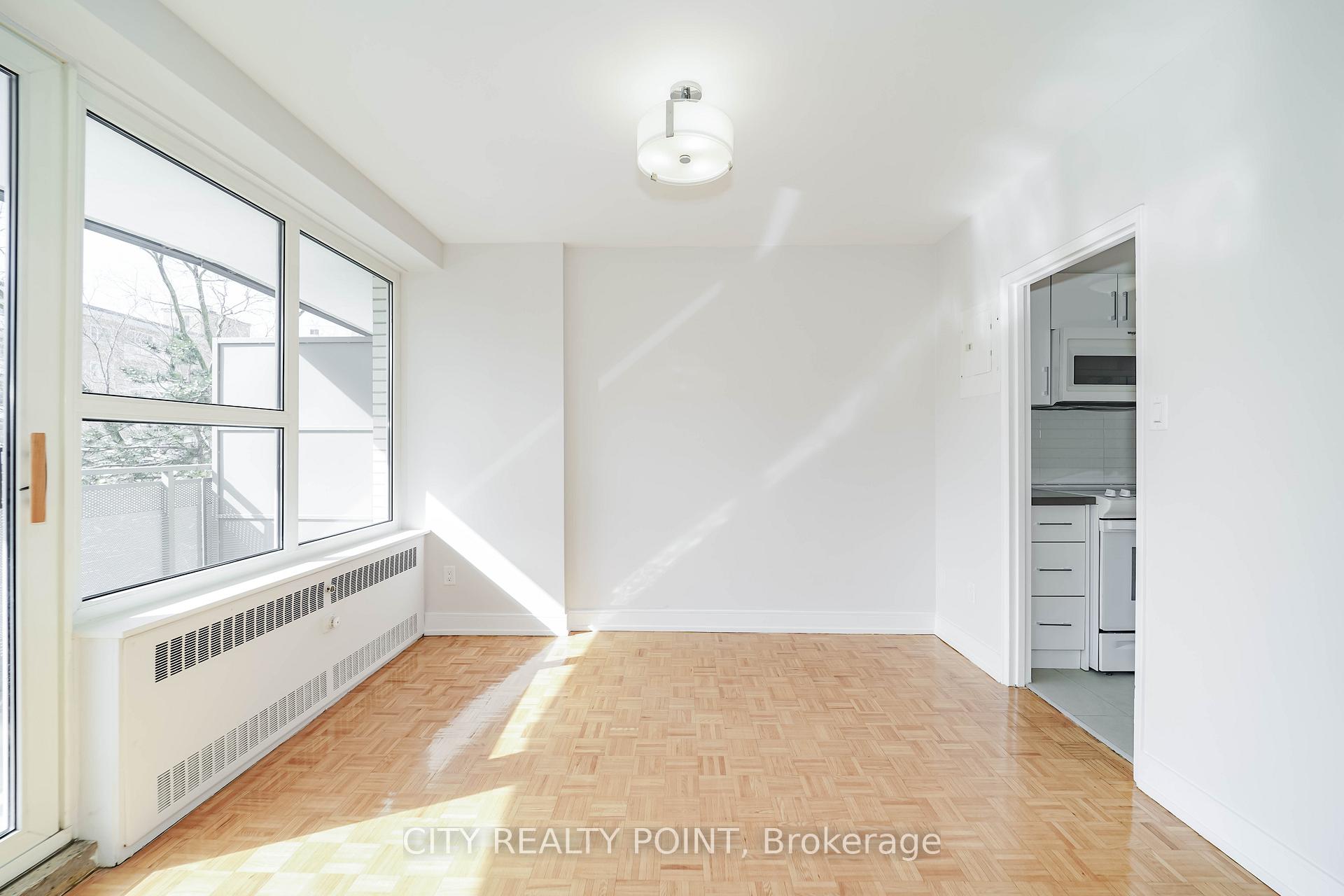 Photo 6 of Unit 507, 10 Shallmar Boulevard, Toronto, Forest Hill North — HOMEH