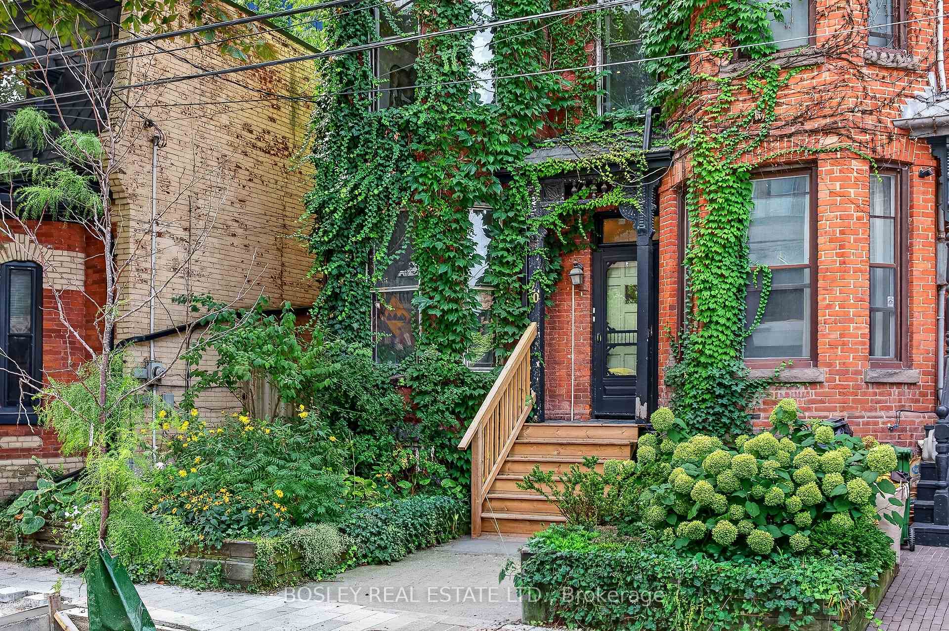 Front of Unit Main Floor, 20 Draper Street
