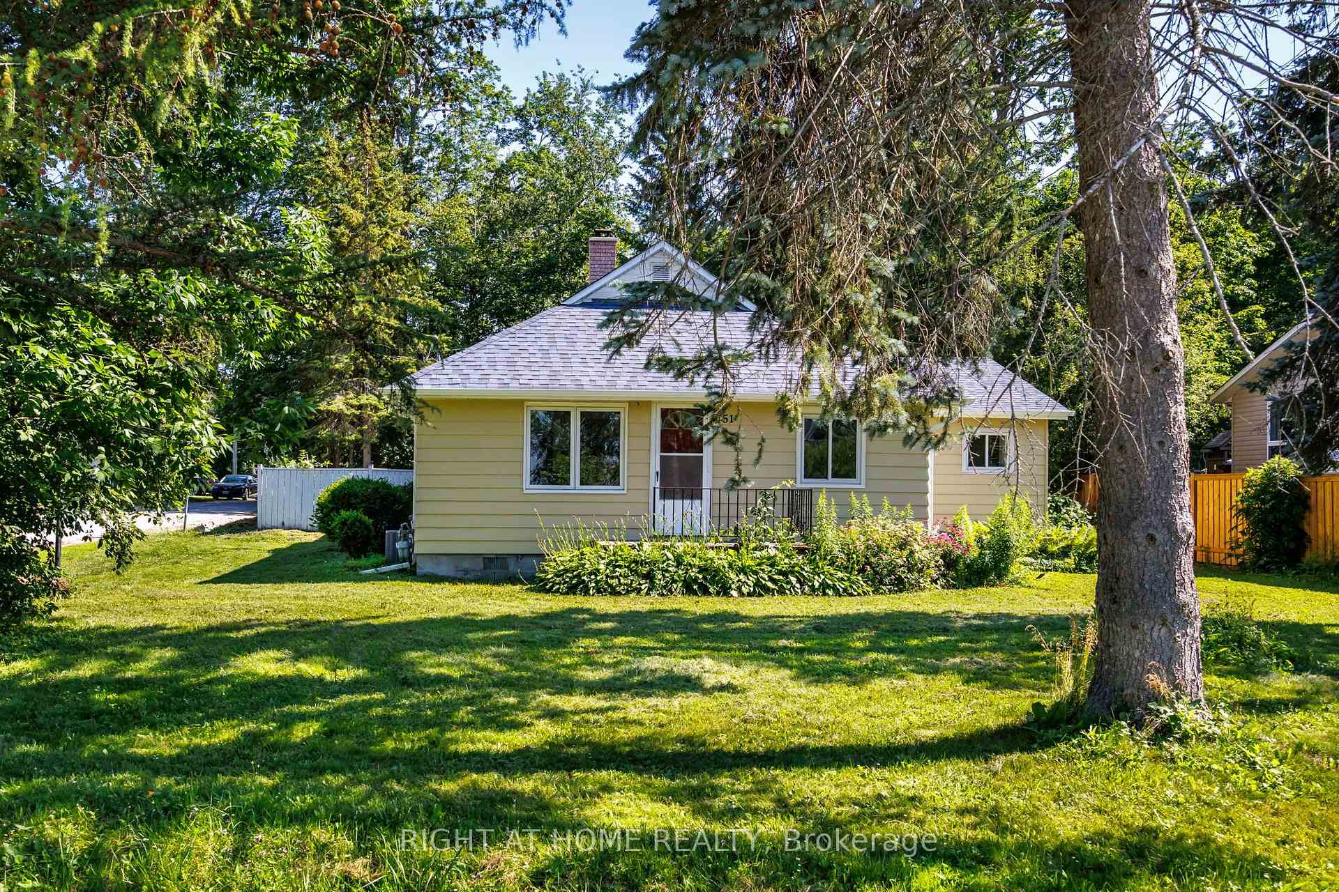 Photo 1 of 51 Lakeside Drive, Innisfil, Rural Innisfil — HOMEH