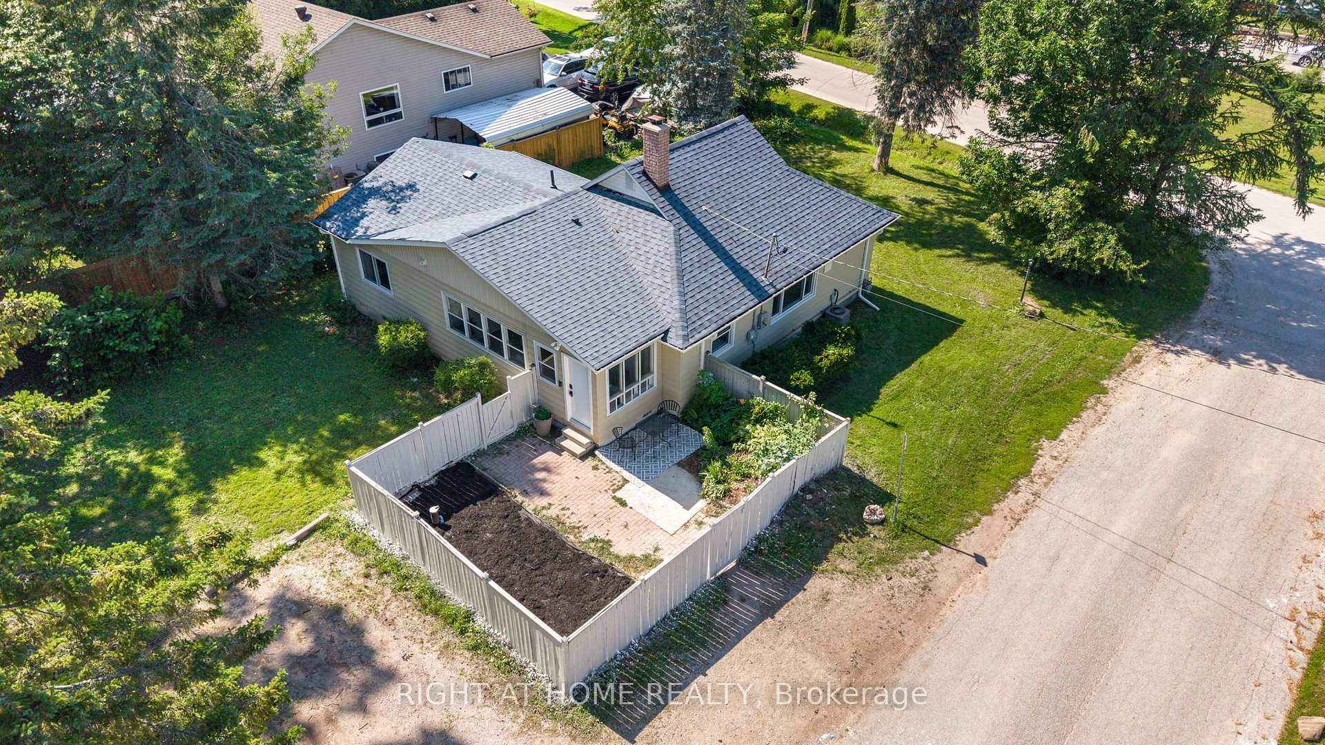 Photo 31 of 51 Lakeside Drive, Innisfil, Rural Innisfil — HOMEH