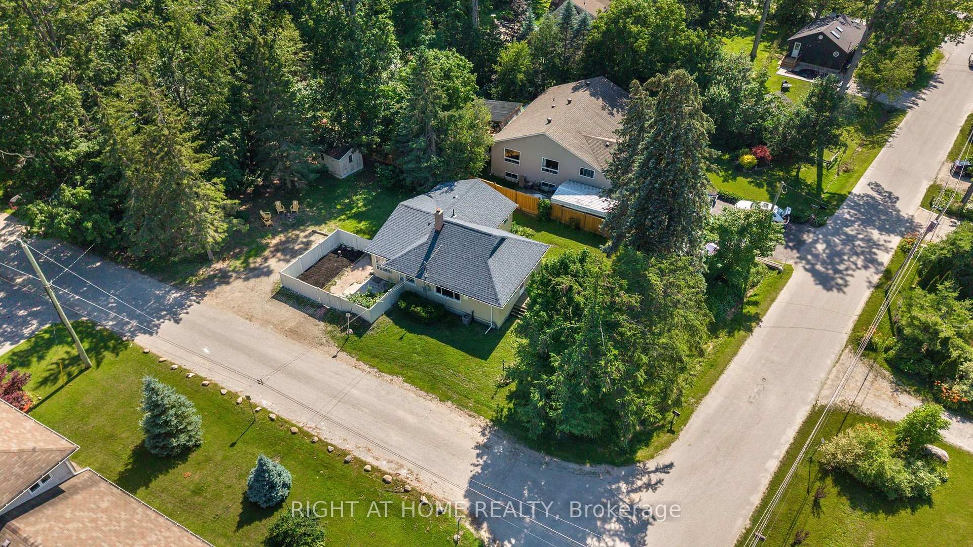 Photo 32 of 51 Lakeside Drive, Innisfil, Rural Innisfil — HOMEH