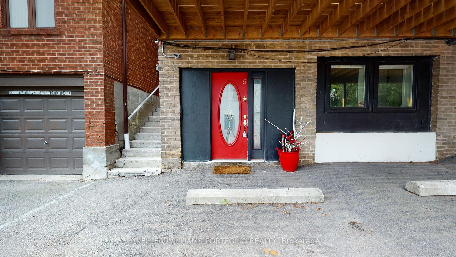Photo 3 of Unit 5, 546 Eglinton Avenue E, Toronto, Mount Pleasant East — HOMEH