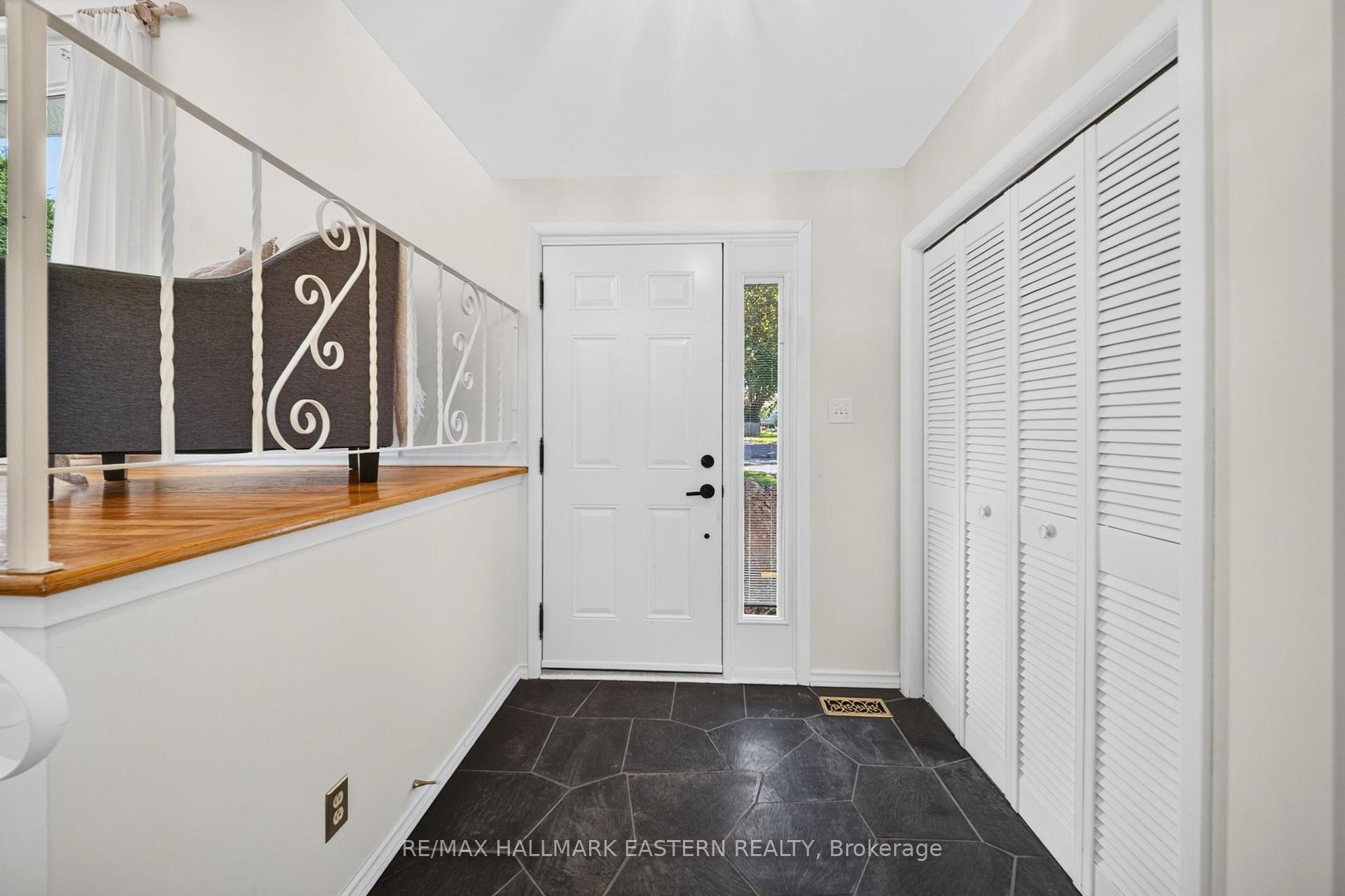 Photo 3 of 1337 Franklin Drive W, Peterborough, Northcrest Ward 5 — HOMEH