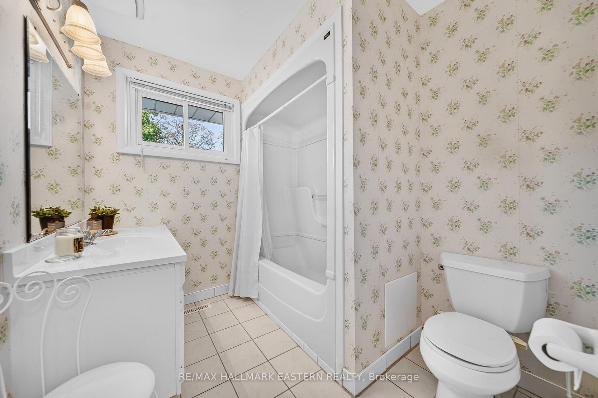 Photo 9 of 1337 Franklin Drive W, Peterborough, Northcrest Ward 5 — HOMEH