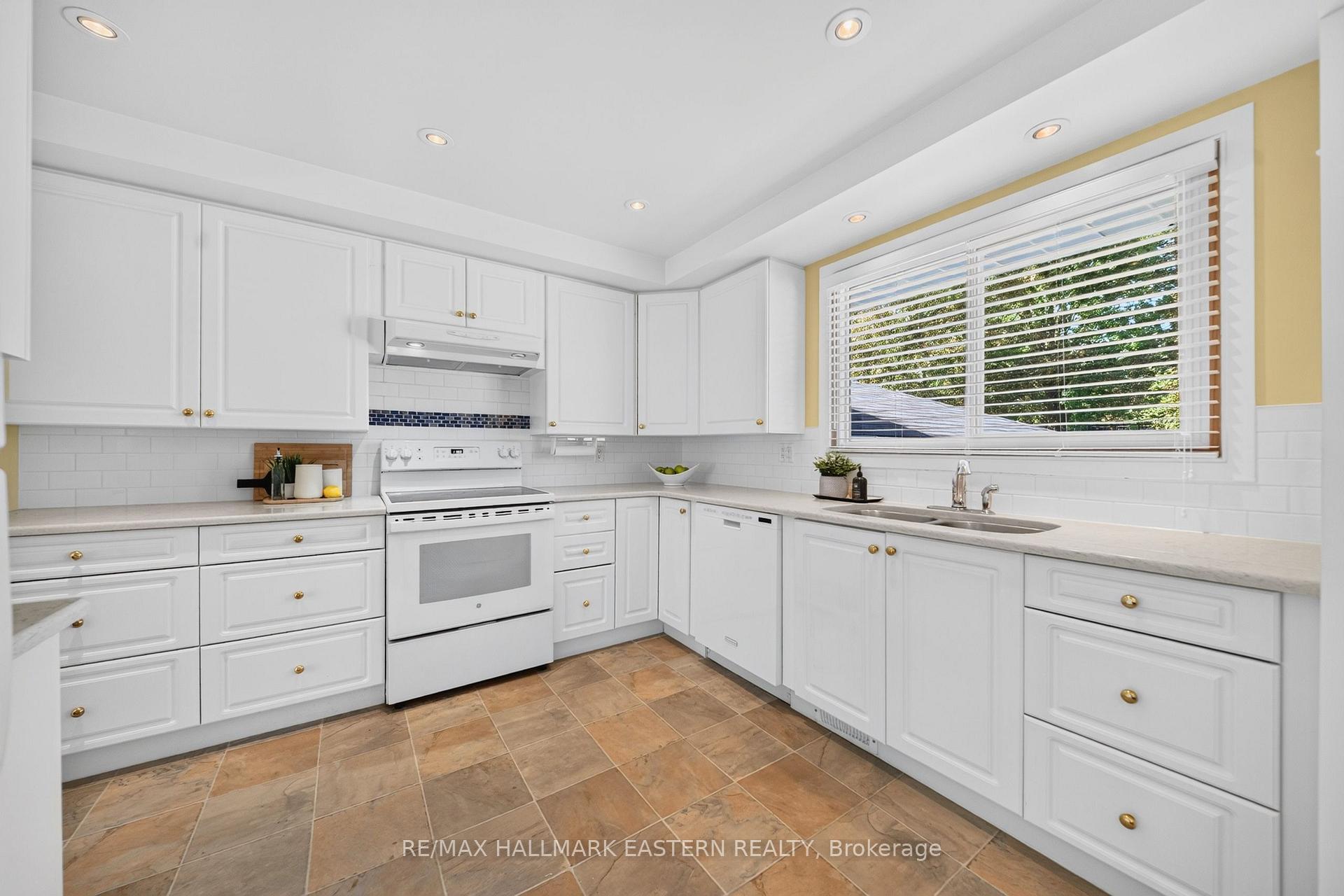 Photo 21 of 1337 Franklin Drive W, Peterborough, Northcrest Ward 5 — HOMEH