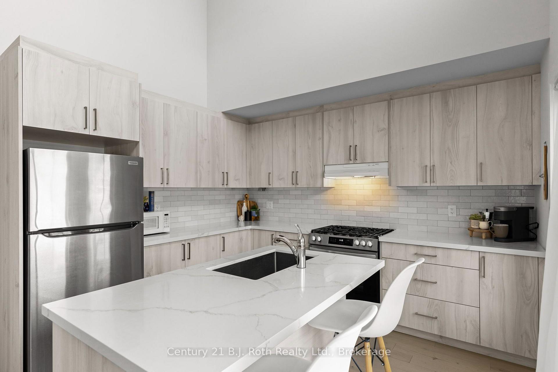 Photo 11 of 7 Rice Lane Road, Orillia — HOMEH