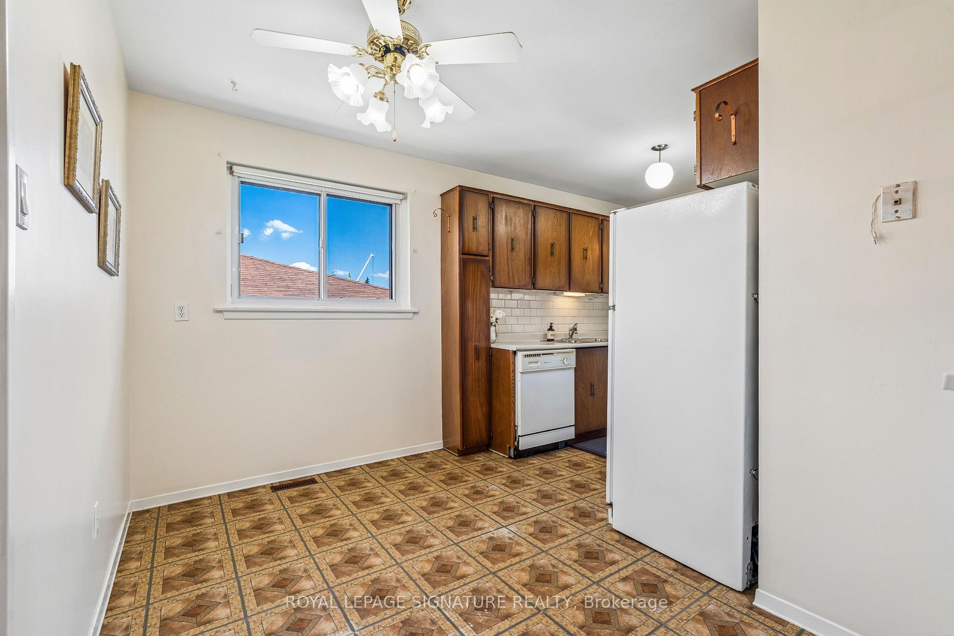Photo 9 of 171 Petworth Crescent, Scarborough, Agincourt South-Malvern West — HOMEH