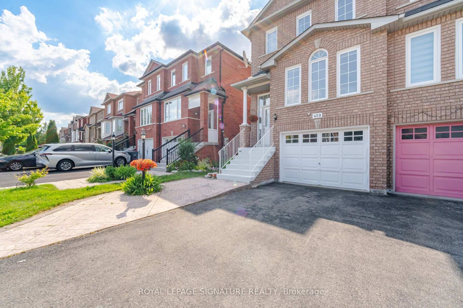 Photo 2 of 459 Wildgrass Road, Mississauga, Cooksville — HOMEH