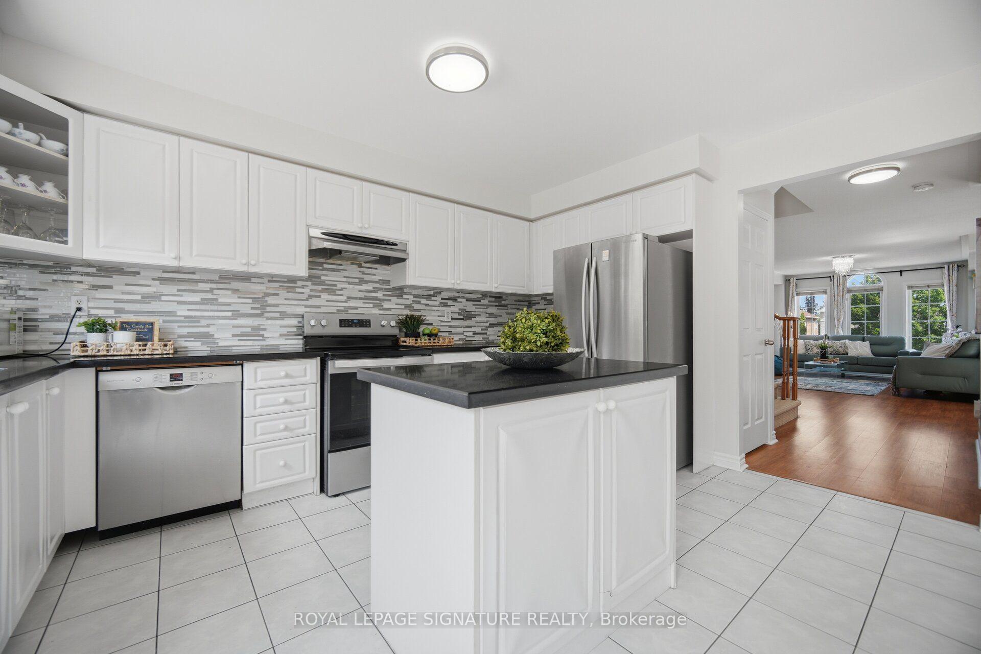 Photo 11 of 459 Wildgrass Road, Mississauga, Cooksville — HOMEH