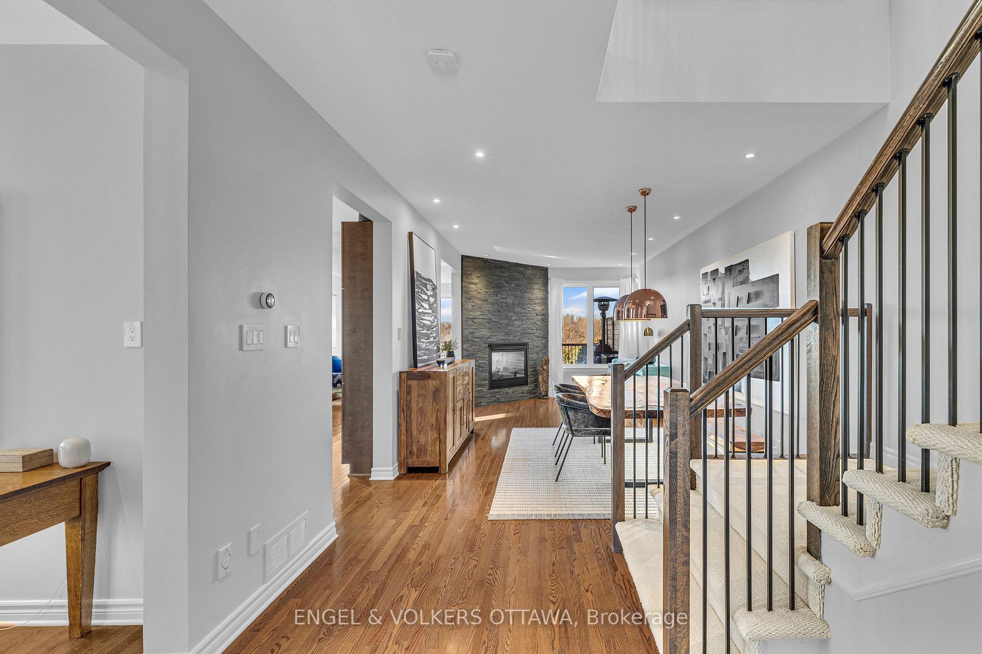 Photo 3 of 1080 Northgraves Crescent, Ottawa, Kanata - Emerald Meadows/Trailwest — HOMEH