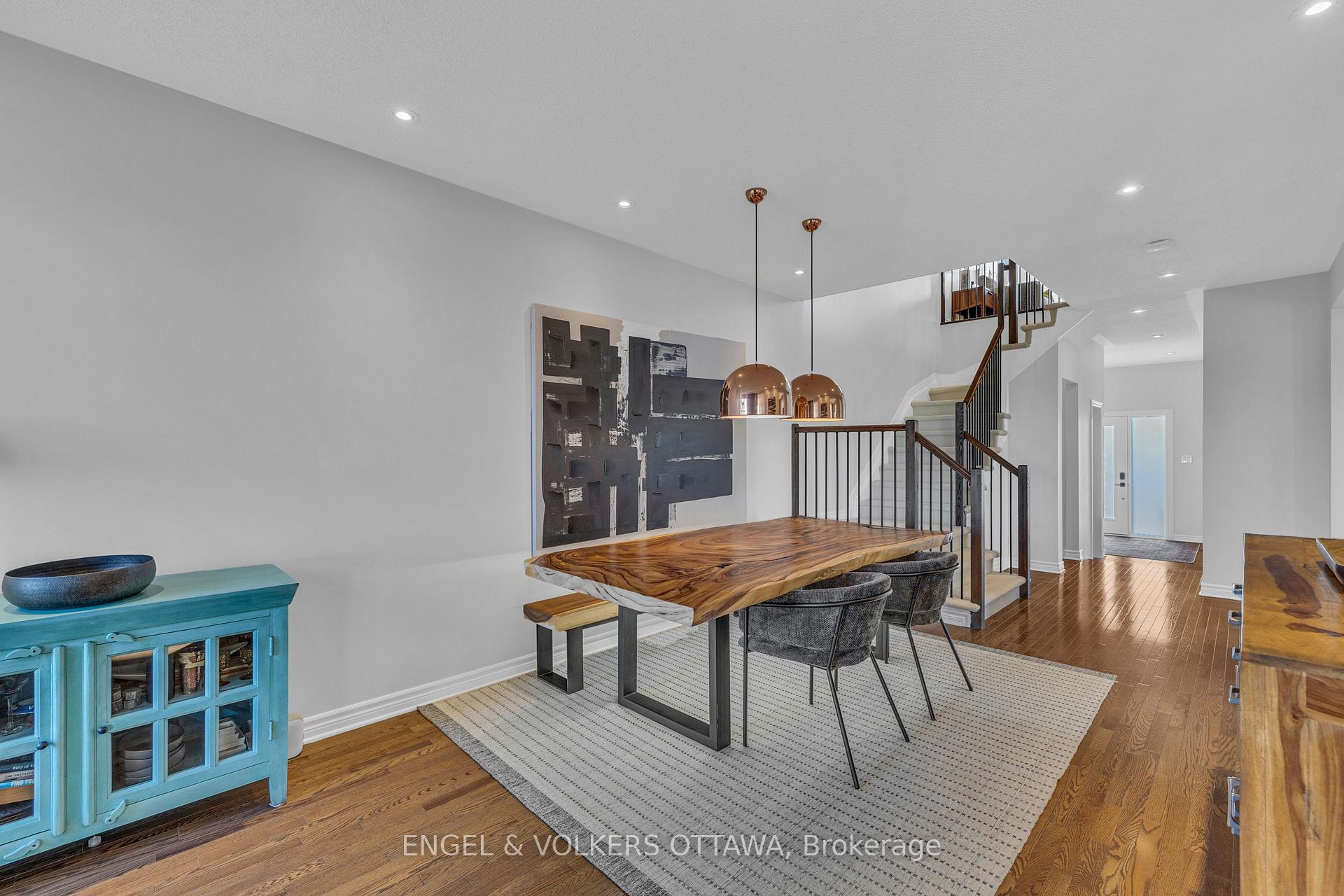 Photo 5 of 1080 Northgraves Crescent, Ottawa, Kanata - Emerald Meadows/Trailwest — HOMEH