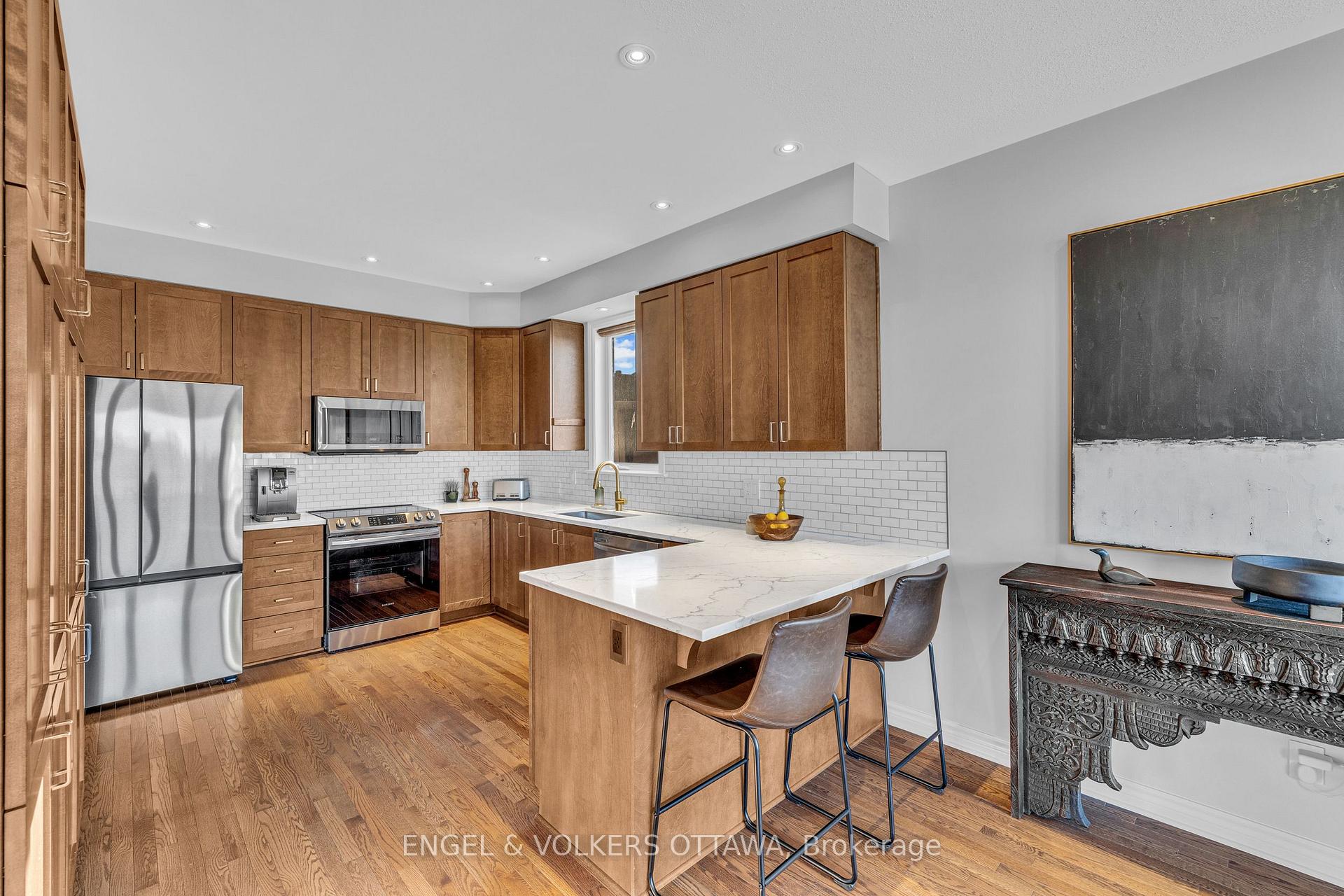 Photo 14 of 1080 Northgraves Crescent, Ottawa, Kanata - Emerald Meadows/Trailwest — HOMEH