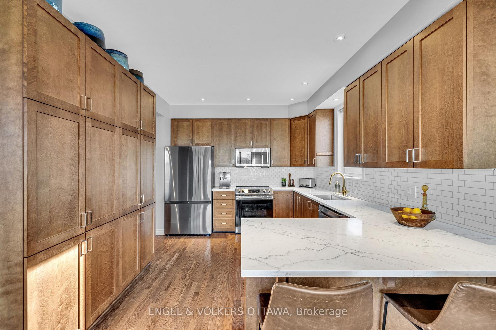 Photo 15 of 1080 Northgraves Crescent, Ottawa, Kanata - Emerald Meadows/Trailwest — HOMEH