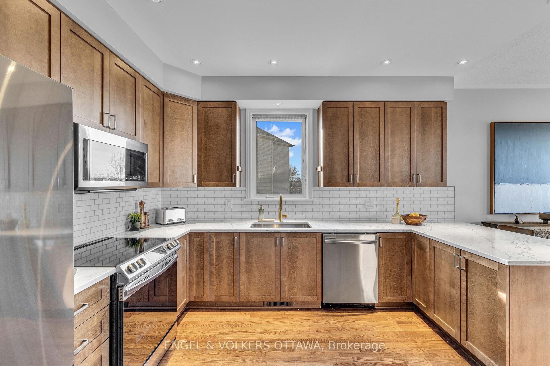 Photo 17 of 1080 Northgraves Crescent, Ottawa, Kanata - Emerald Meadows/Trailwest — HOMEH