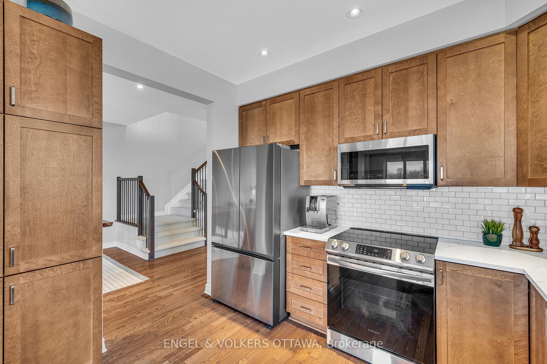 Photo 18 of 1080 Northgraves Crescent, Ottawa, Kanata - Emerald Meadows/Trailwest — HOMEH