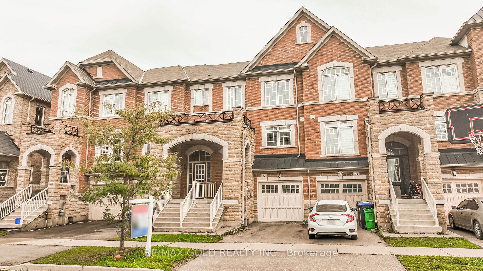 Photo 3 of 32 Rockman Crescent, Brampton, Northwest Brampton — HOMEH