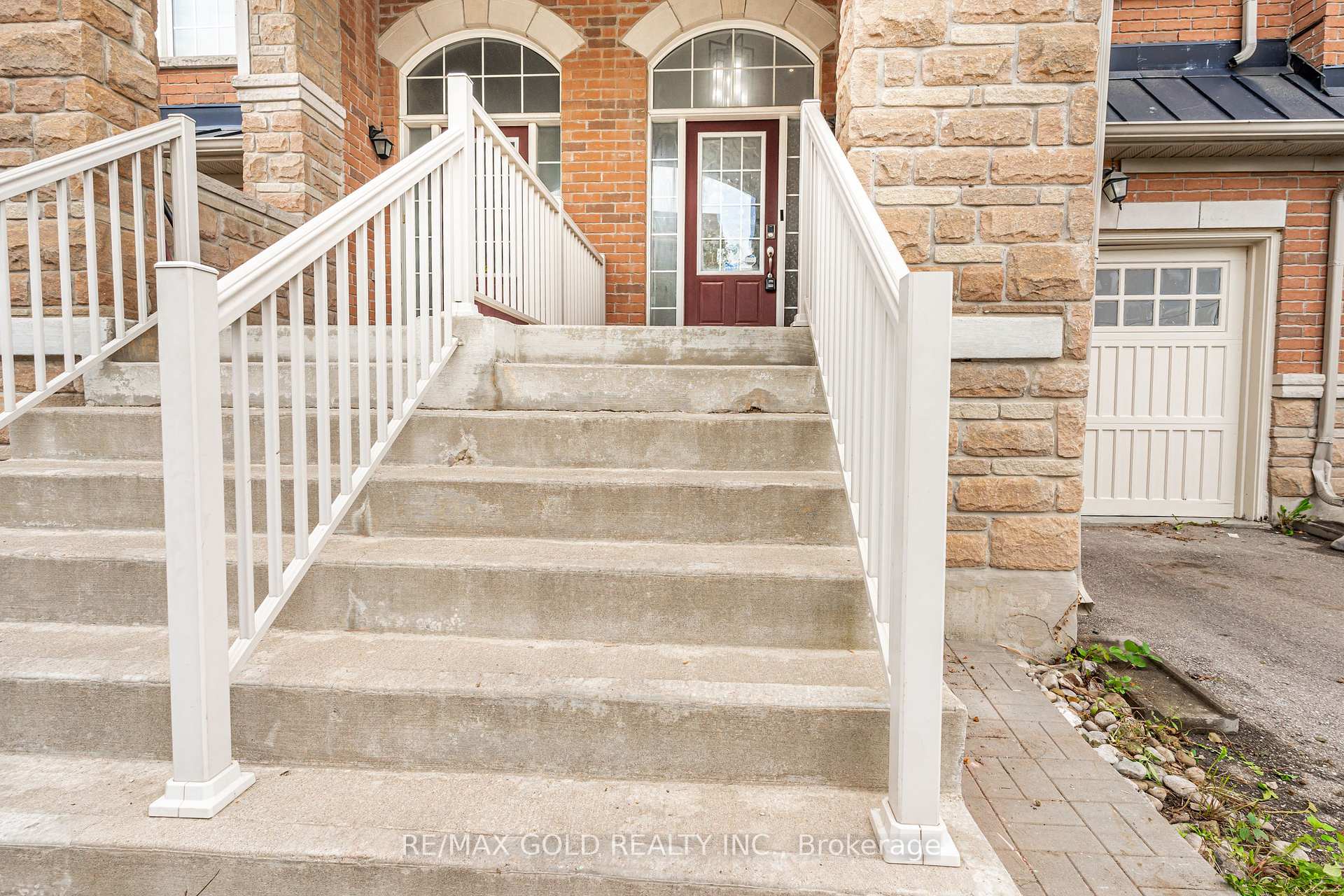 Photo 5 of 32 Rockman Crescent, Brampton, Northwest Brampton — HOMEH
