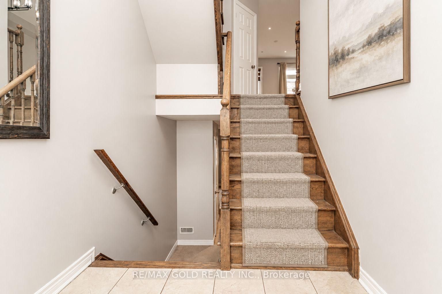 Photo 7 of 32 Rockman Crescent, Brampton, Northwest Brampton — HOMEH