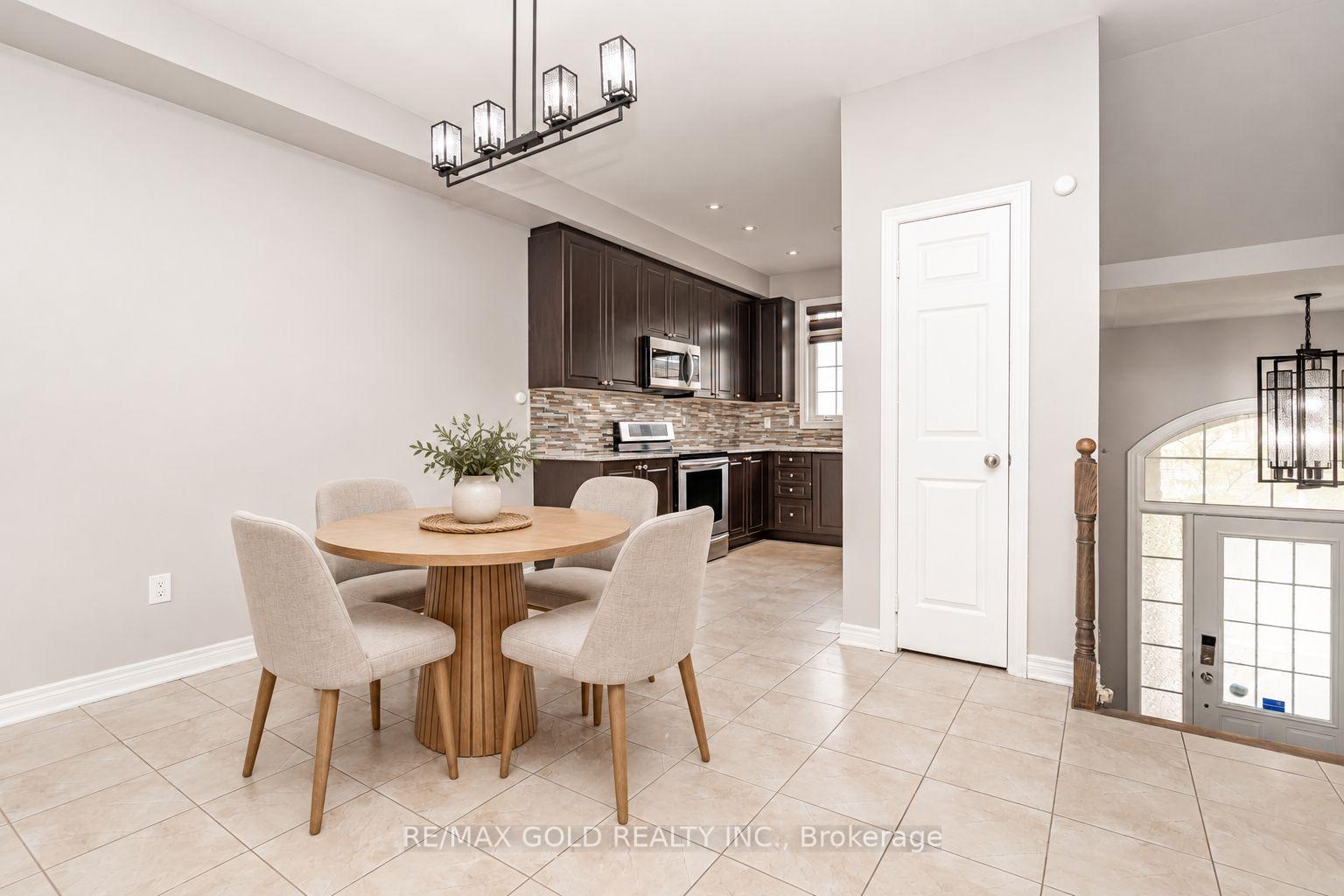 Photo 8 of 32 Rockman Crescent, Brampton, Northwest Brampton — HOMEH