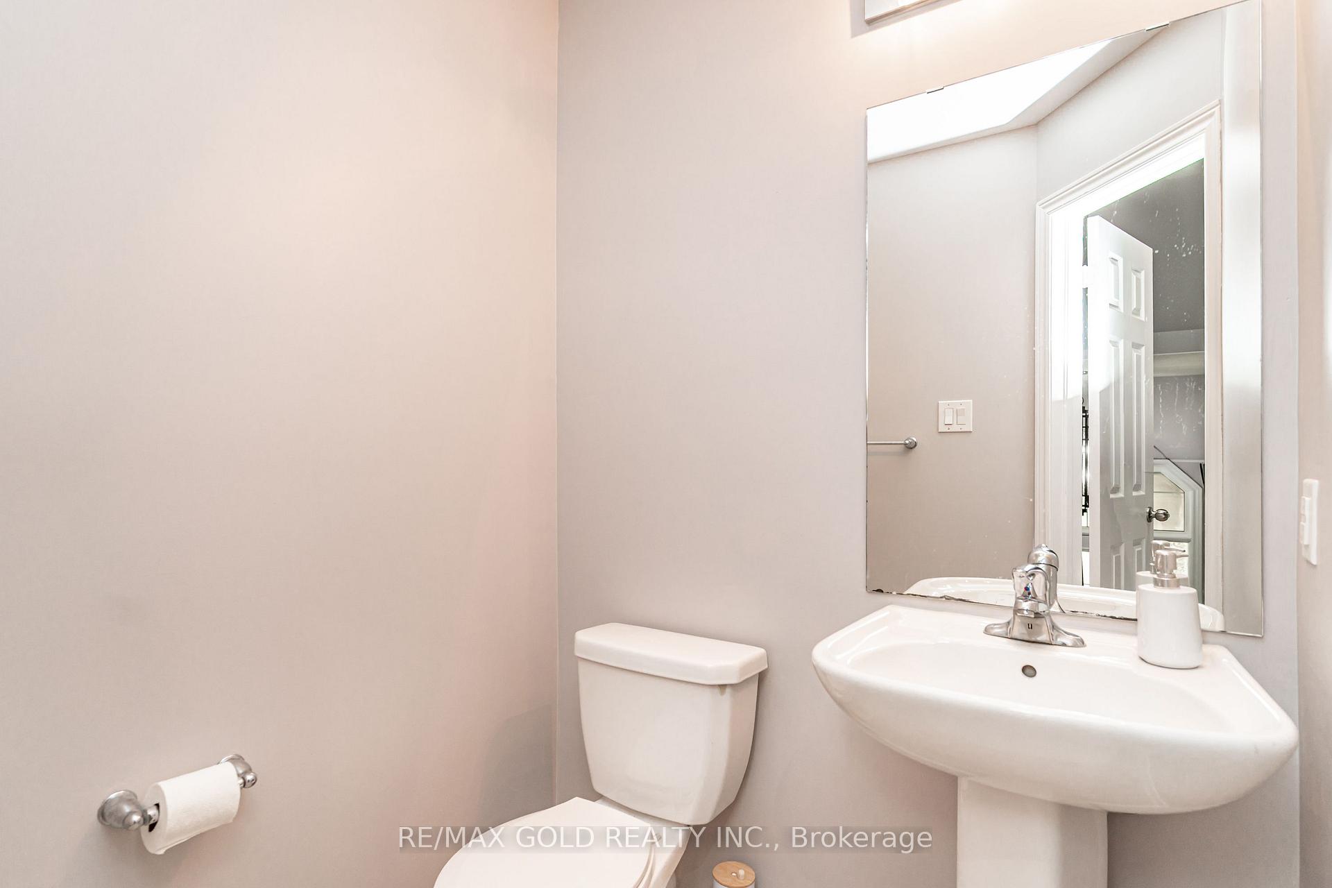 Photo 13 of 32 Rockman Crescent, Brampton, Northwest Brampton — HOMEH
