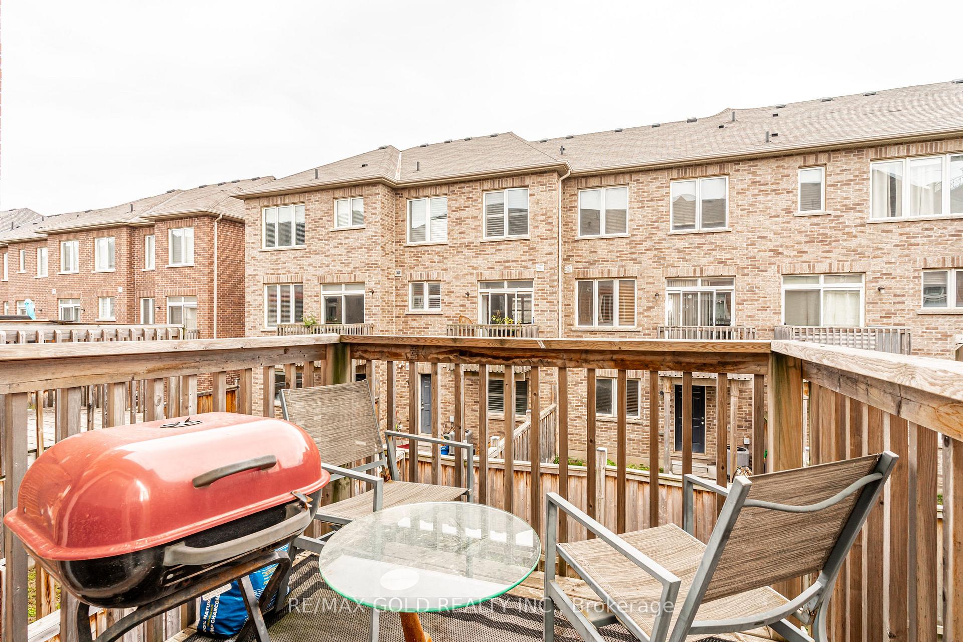 Photo 14 of 32 Rockman Crescent, Brampton, Northwest Brampton — HOMEH